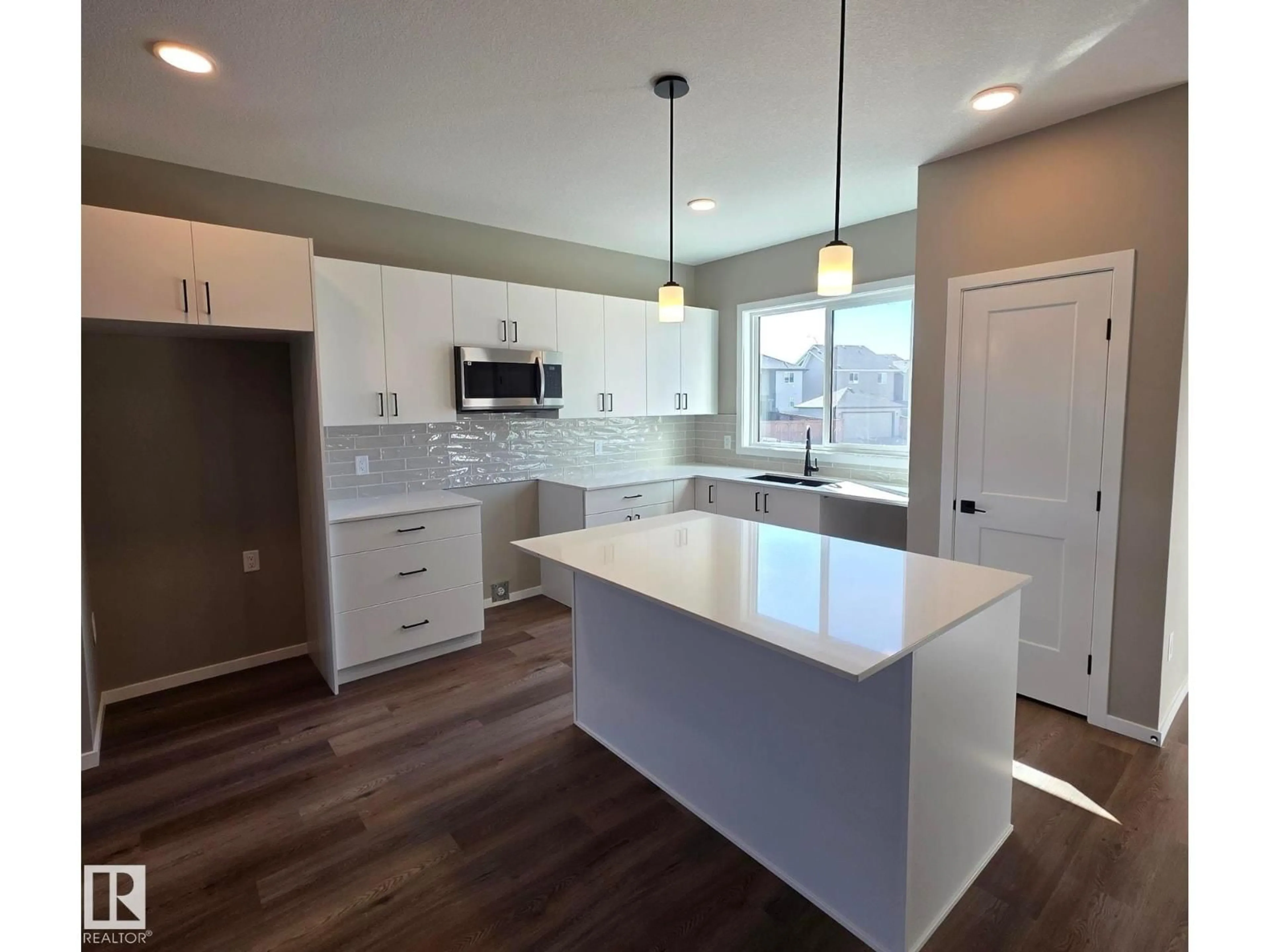 Open concept kitchen, unknown for 11 SERENO LN, Fort Saskatchewan Alberta T8L0Z9