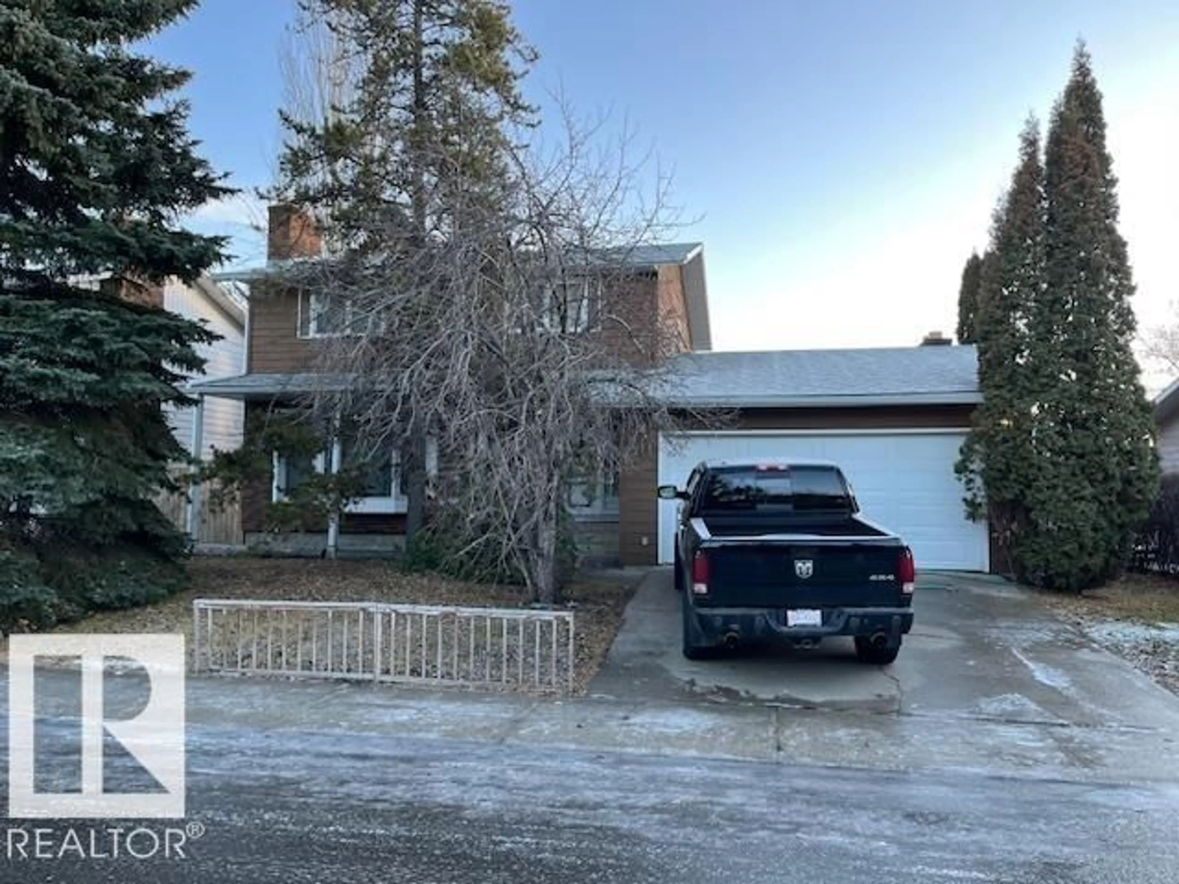 A pic from outside/outdoor area/front of a property/back of a property/a pic from drone, street for 10427 28 AV, Edmonton Alberta T6J4A2