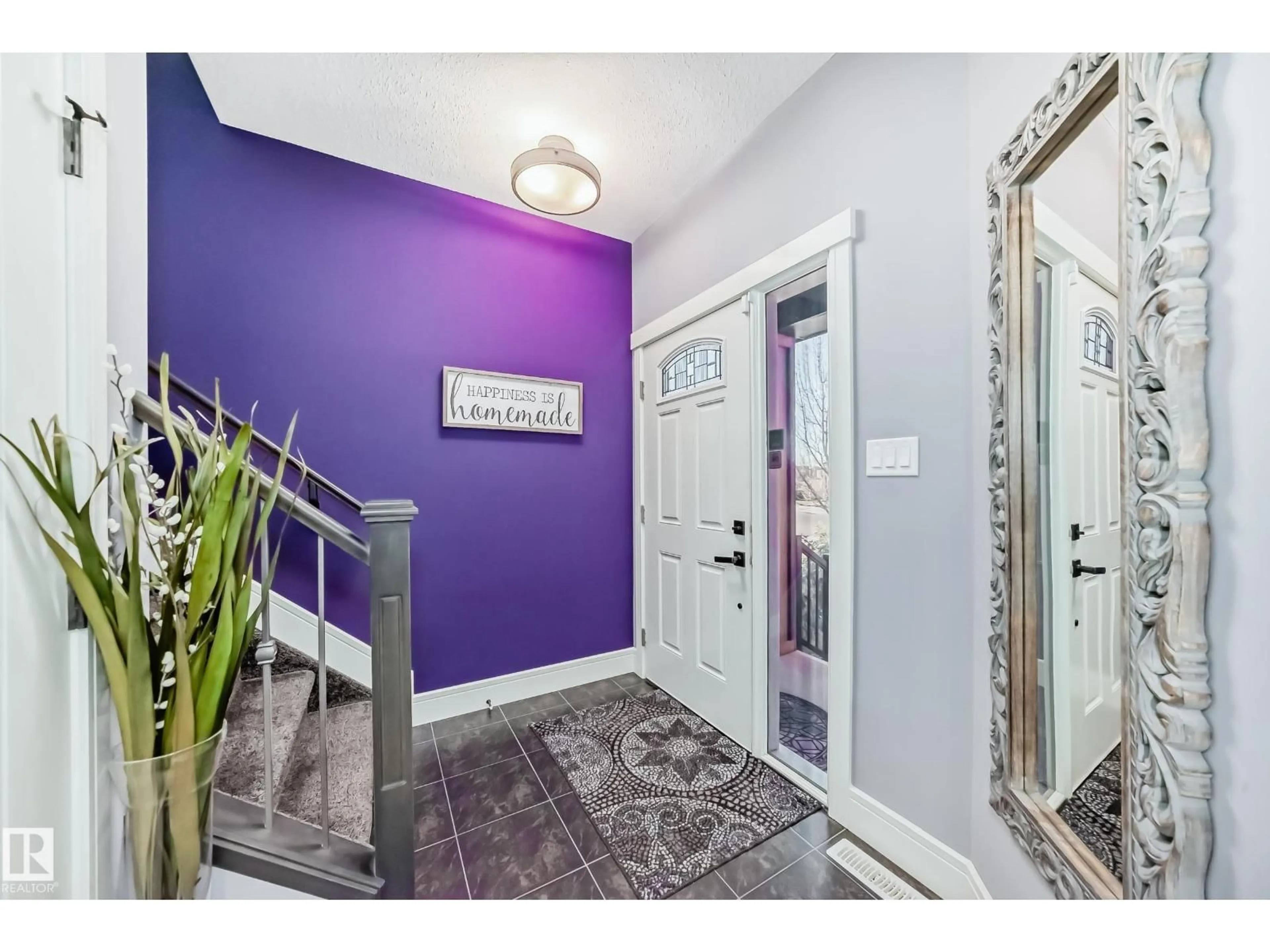 Indoor entryway for 3411 8 ST, Edmonton Alberta T6T1A3