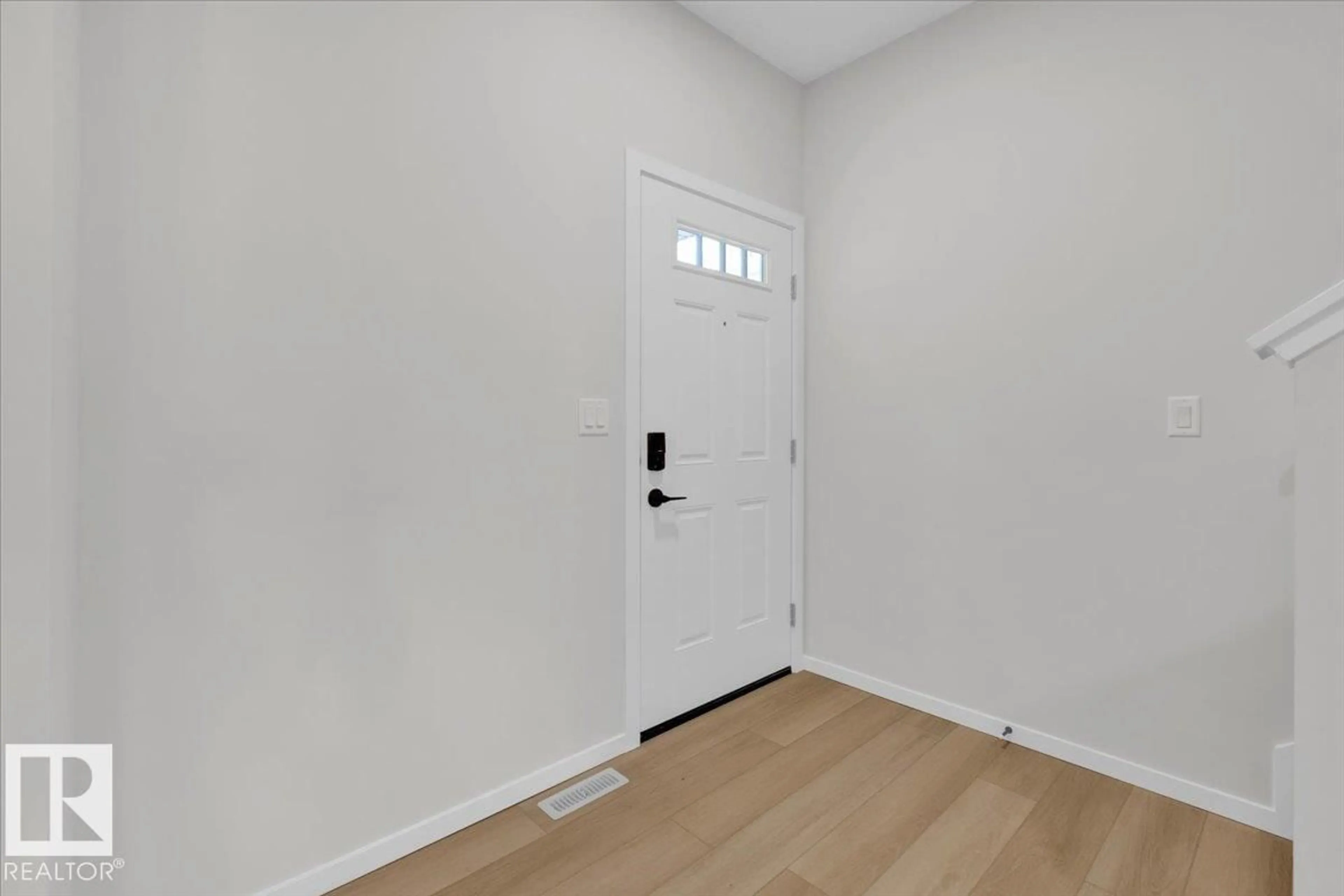 Indoor entryway for 1142 SOUTH CREEK WD, Stony Plain Alberta T7Z0J9