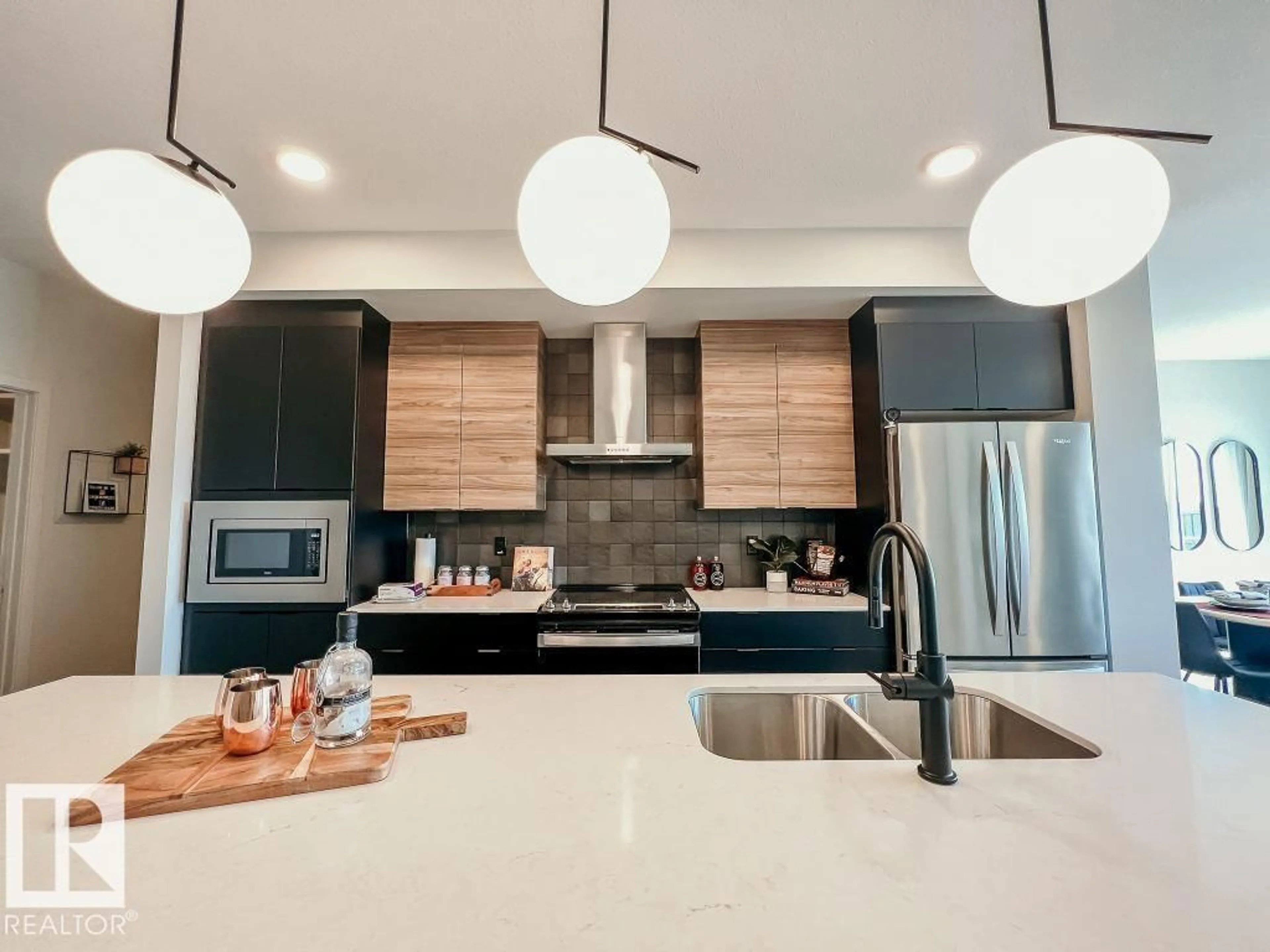 Contemporary kitchen, unknown for 7457 KLAPSTEIN CR, Edmonton Alberta T6W5N8