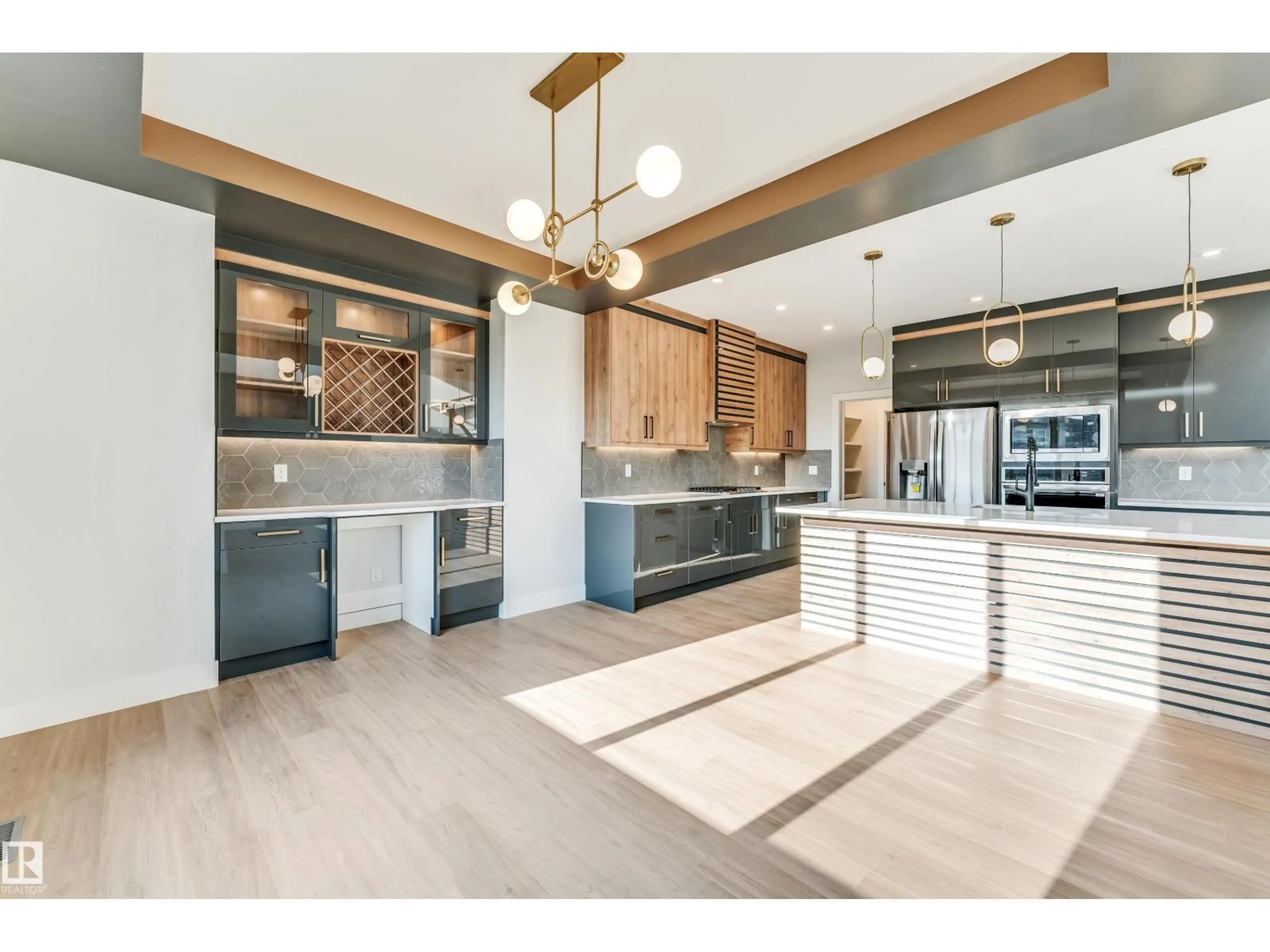 Open concept kitchen, ceramic/tile floor for 1 HORIZON LI, Spruce Grove Alberta T7X0X5