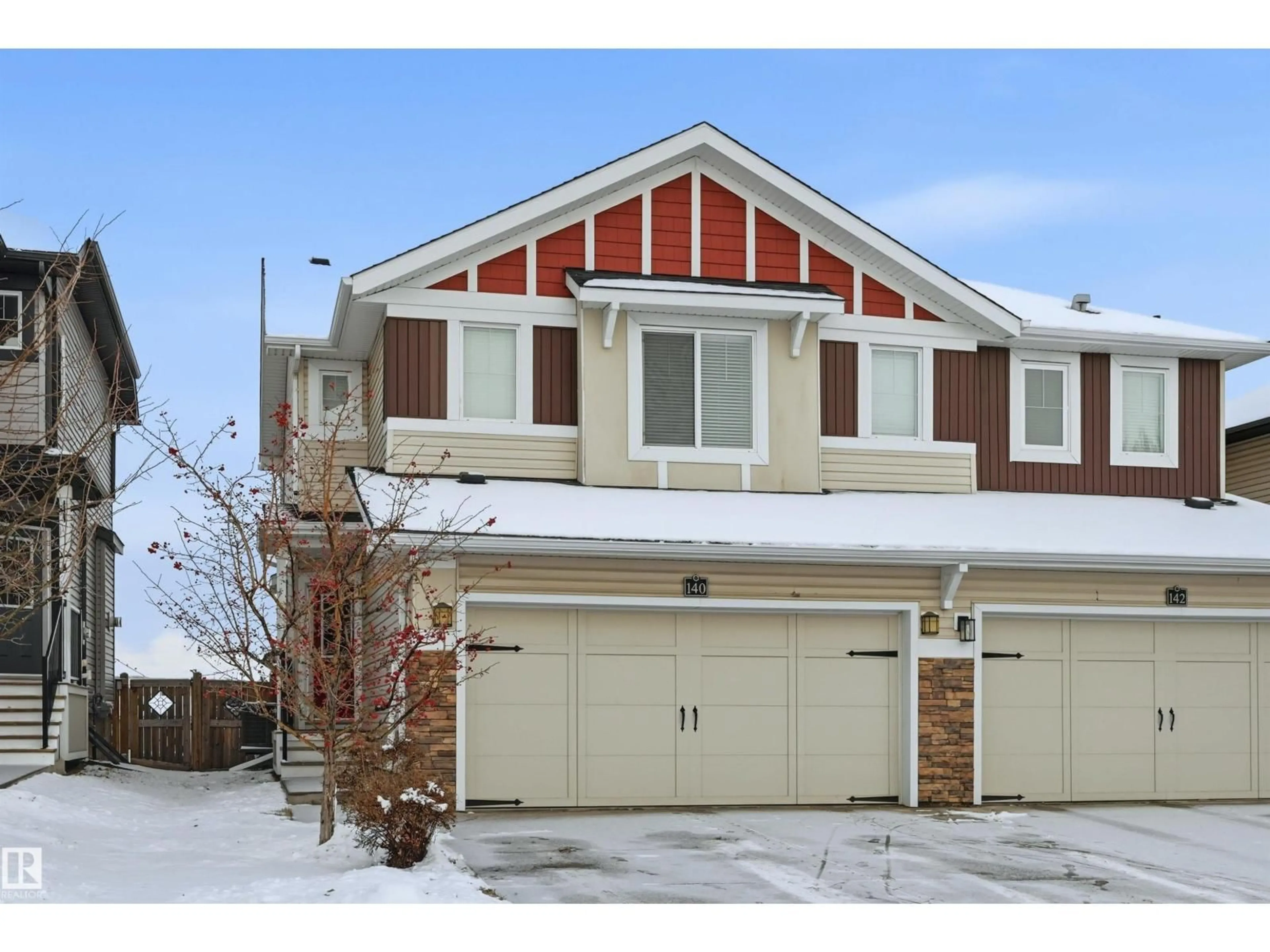Home with vinyl exterior material, street for 140 AXBRIDGE GA, Sherwood Park Alberta T8H0V8