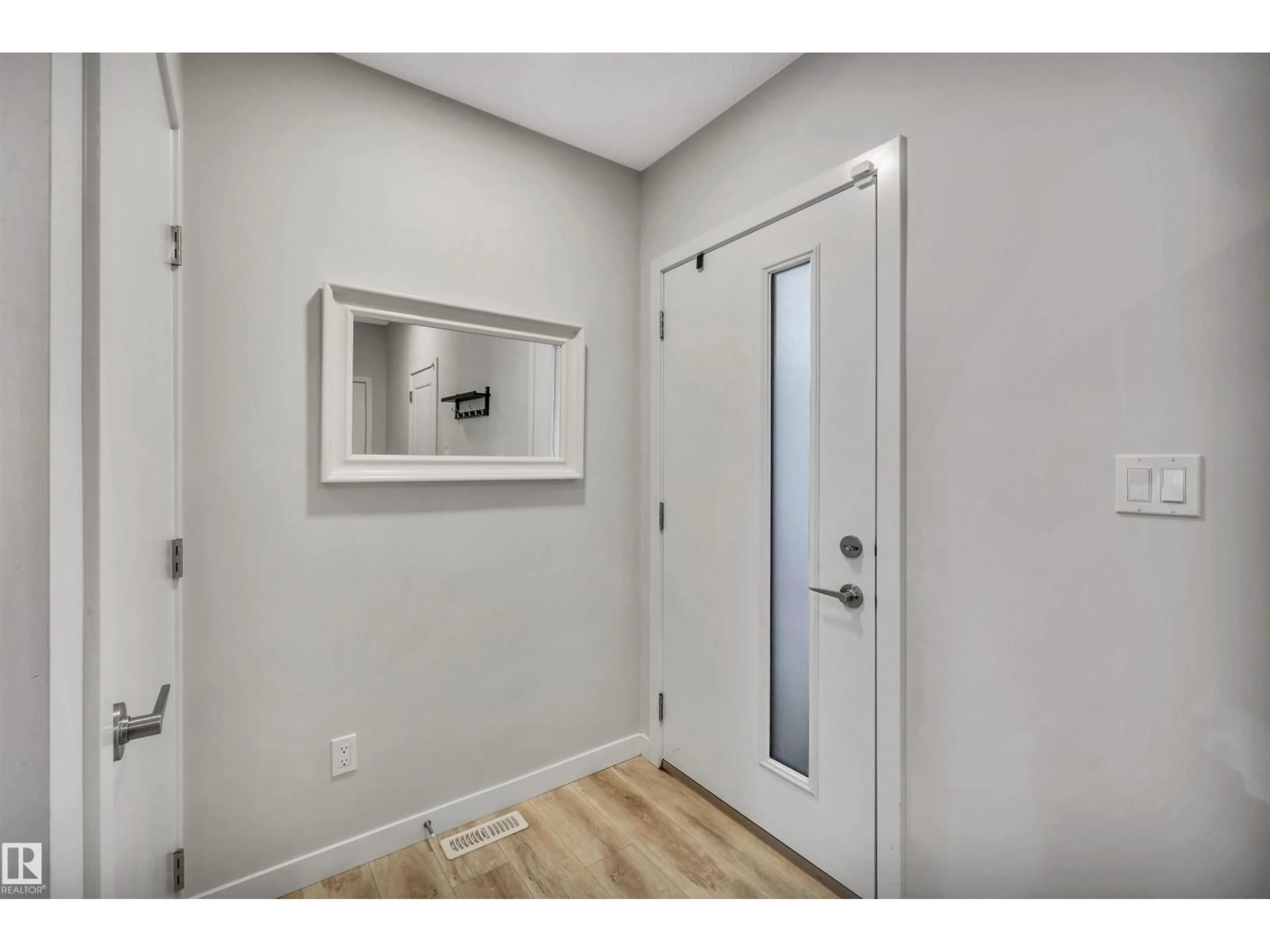 Indoor entryway for 98 KINGSBURY CI, Spruce Grove Alberta T7X0C9