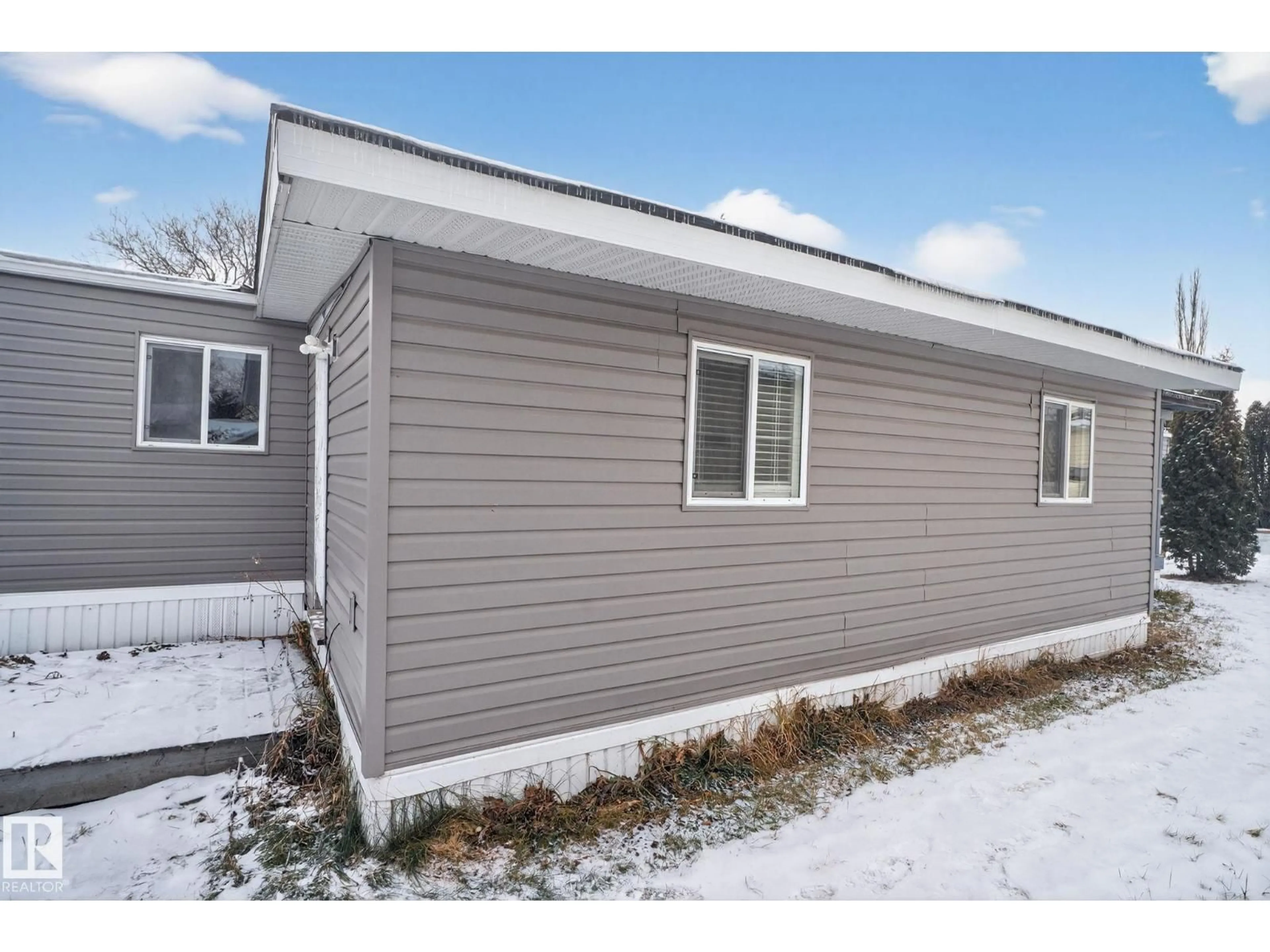 Home with vinyl exterior material, building for 543 EVERGREEN ST, Edmonton Alberta T5Y4M2