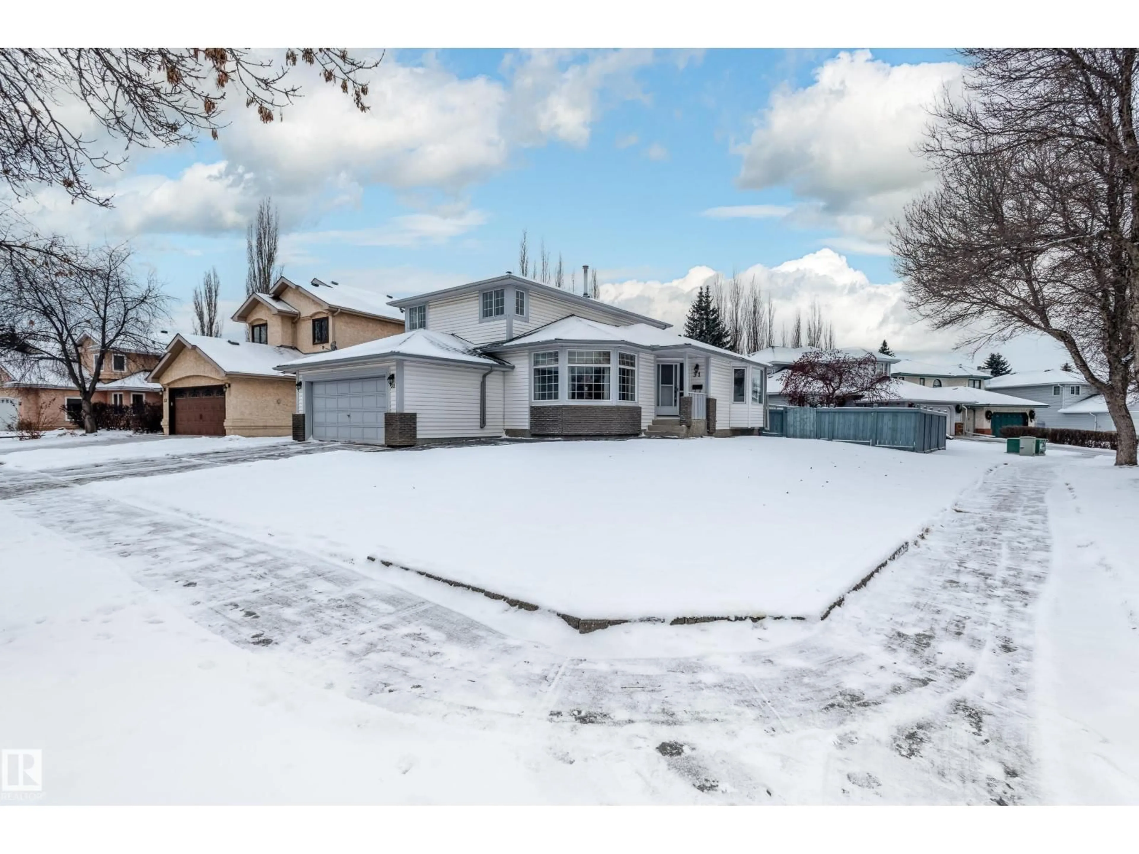 A pic from outside/outdoor area/front of a property/back of a property/a pic from drone, street for 31 HARWOOD DR, St. Albert Alberta T8N5R3
