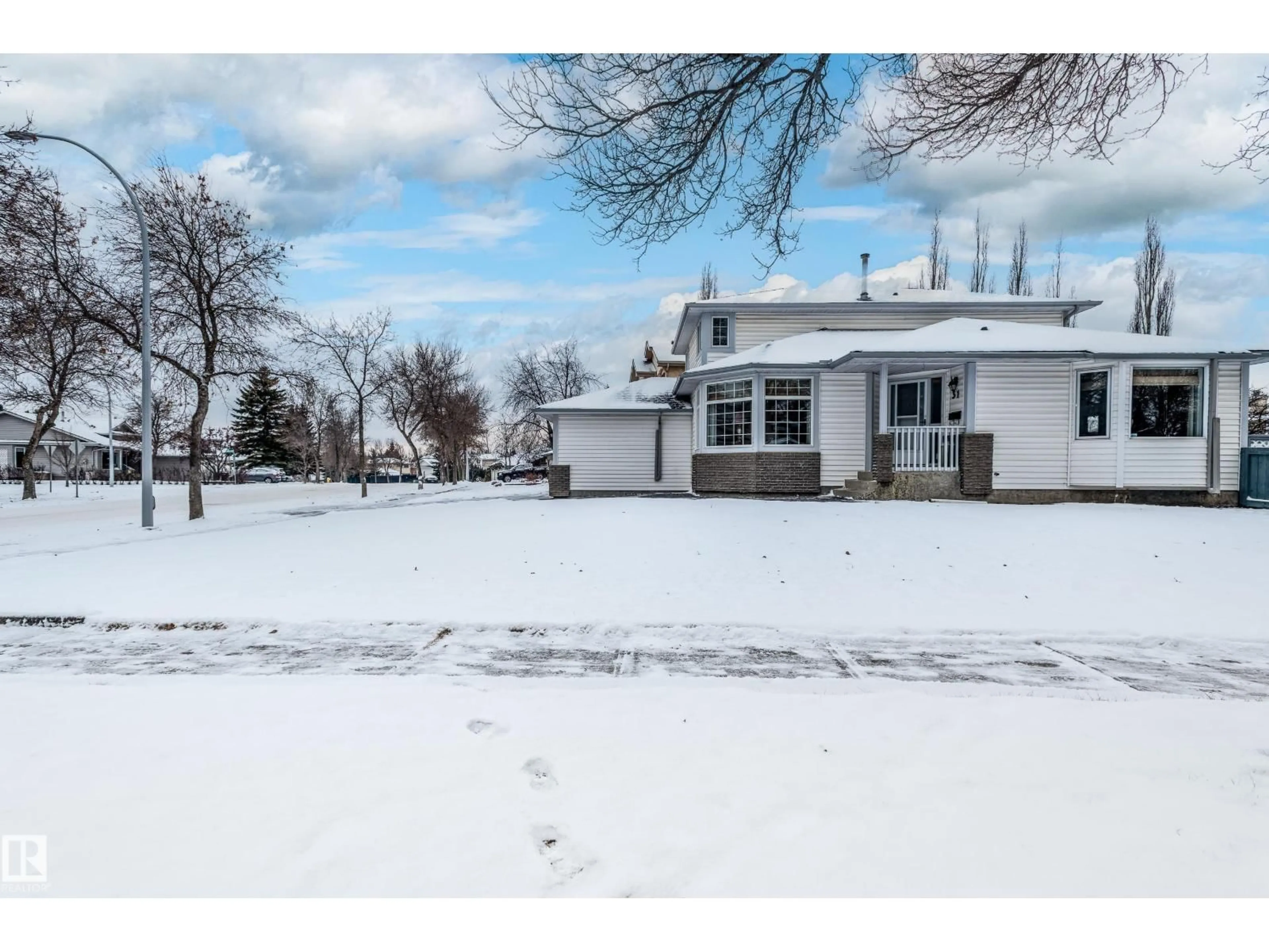 A pic from outside/outdoor area/front of a property/back of a property/a pic from drone, street for 31 HARWOOD DR, St. Albert Alberta T8N5R3