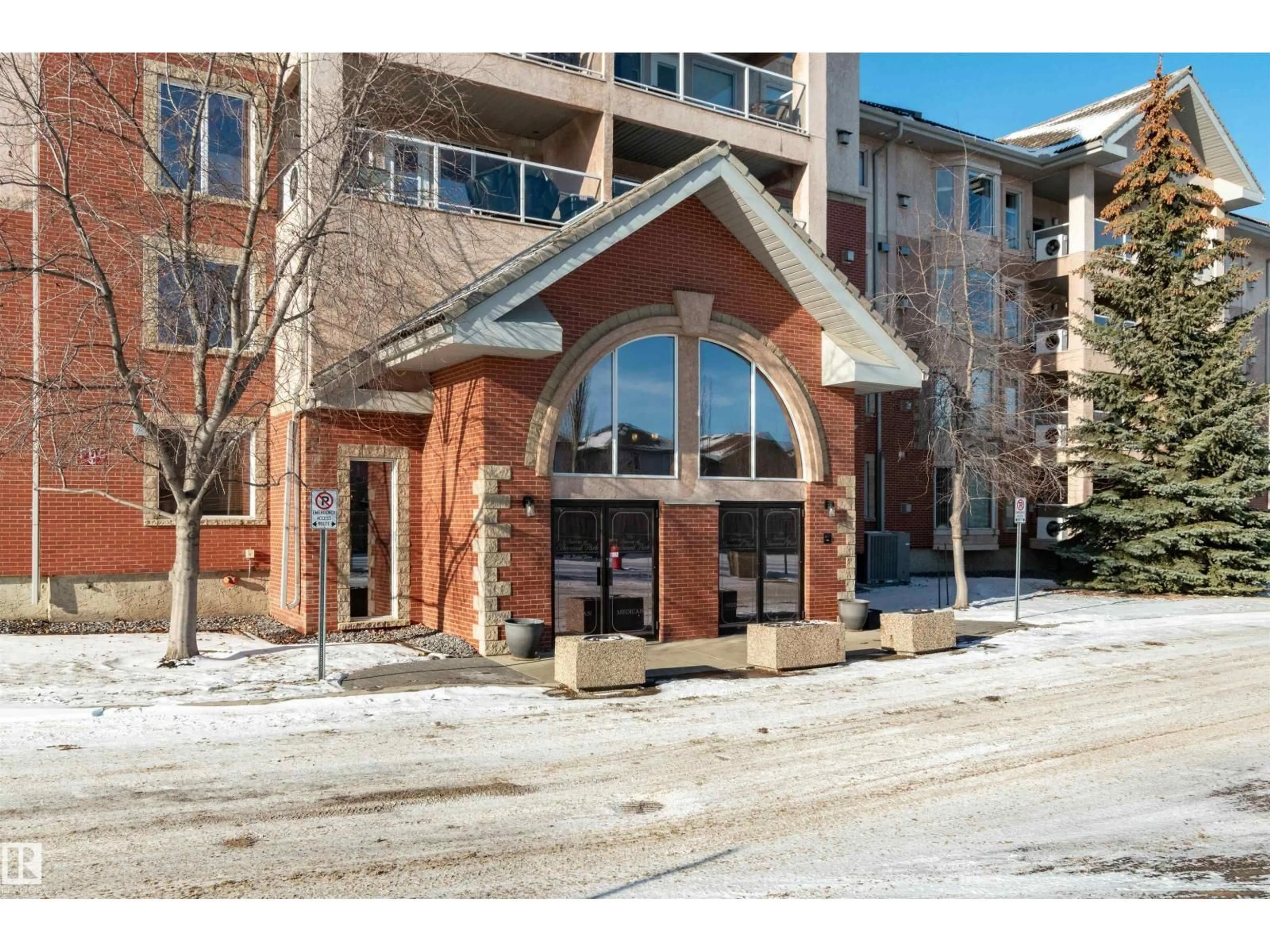 Indoor foyer for 200 - 134 BETHEL DR, Sherwood Park Alberta T8H2C5