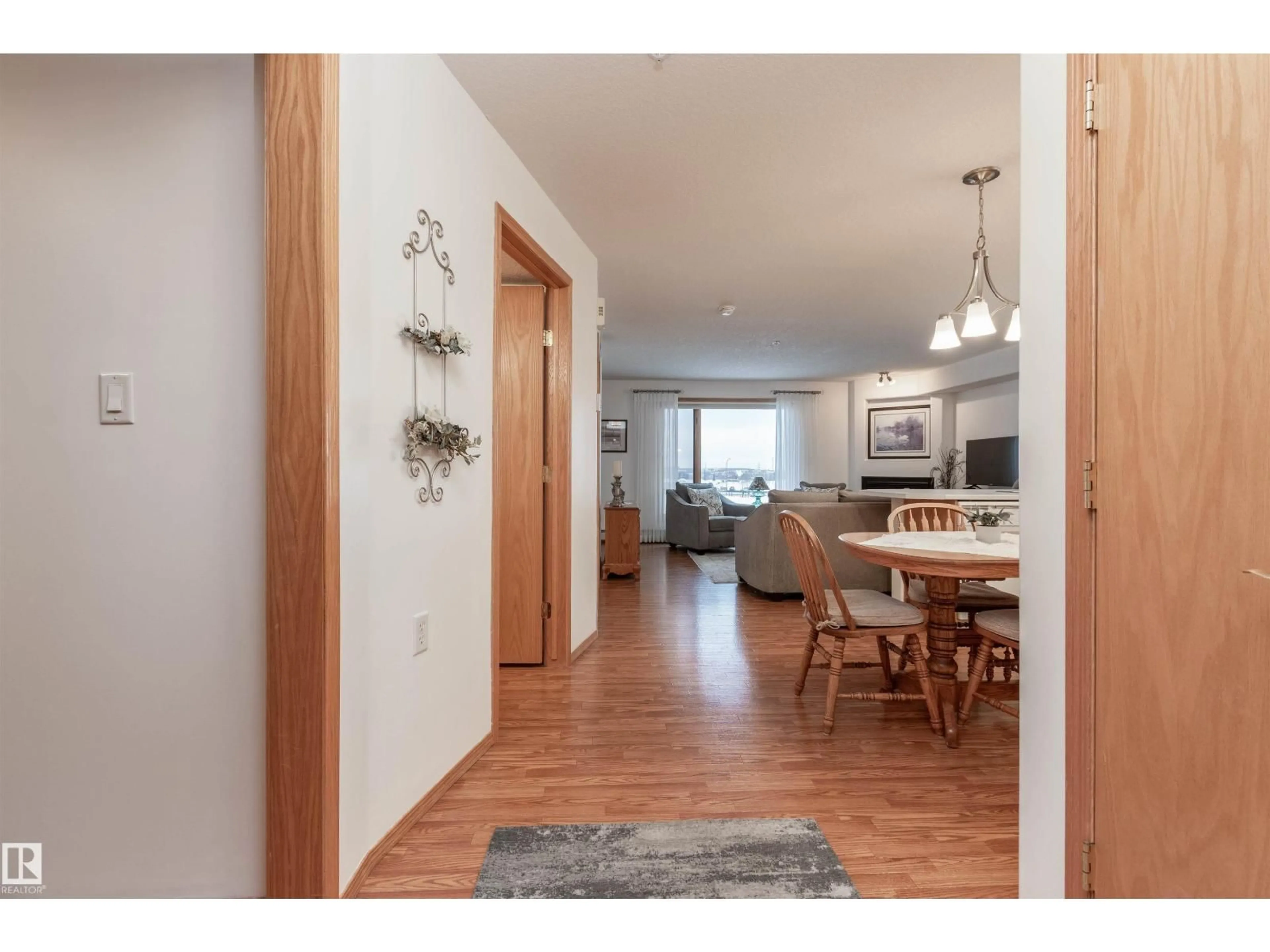 Indoor entryway for 200 - 134 BETHEL DR, Sherwood Park Alberta T8H2C5