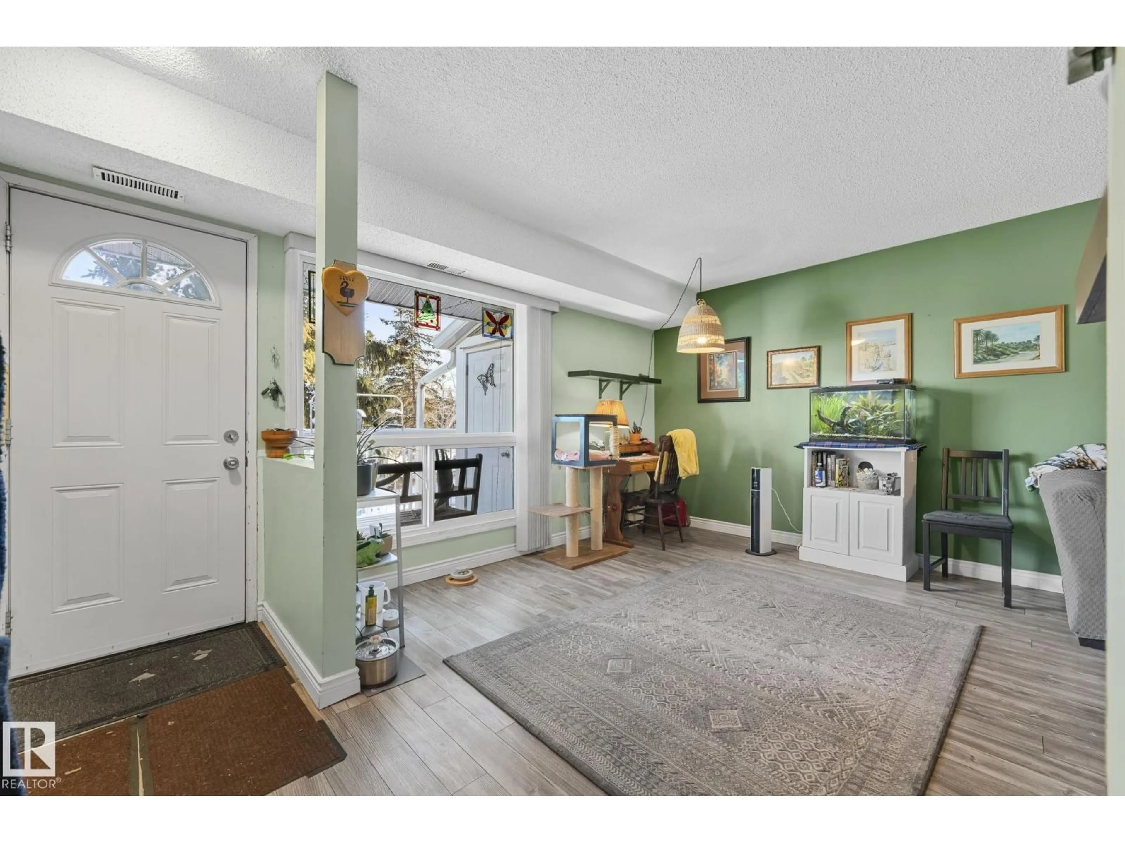 Indoor entryway for #33 - 2204 118 ST NW, Edmonton Alberta T6J5K2