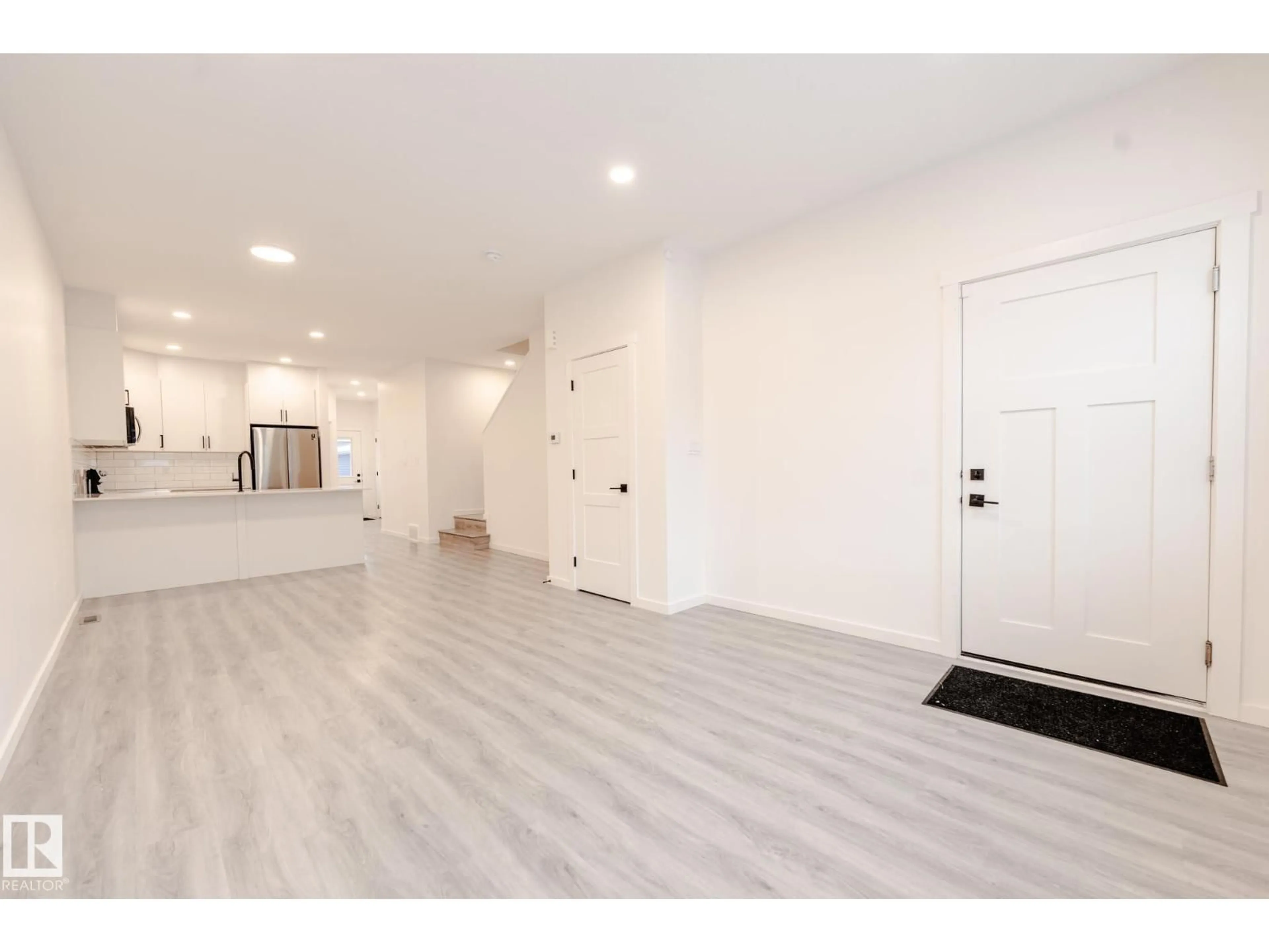 Indoor entryway for 1213 PODERSKY WD, Edmonton Alberta T6W4W3