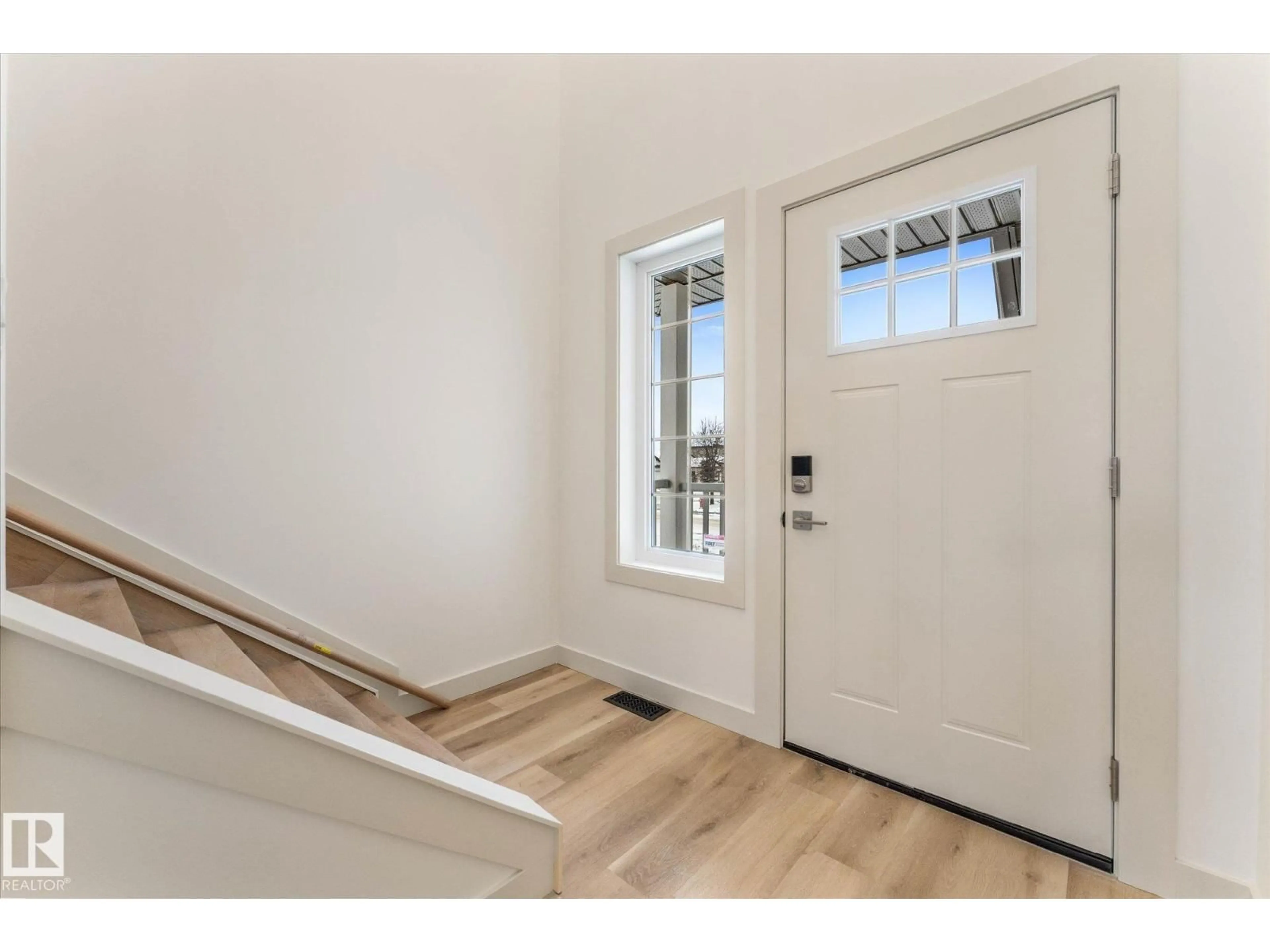 Indoor entryway for 5104 47 ST, Stony Plain Alberta T7Z2W5