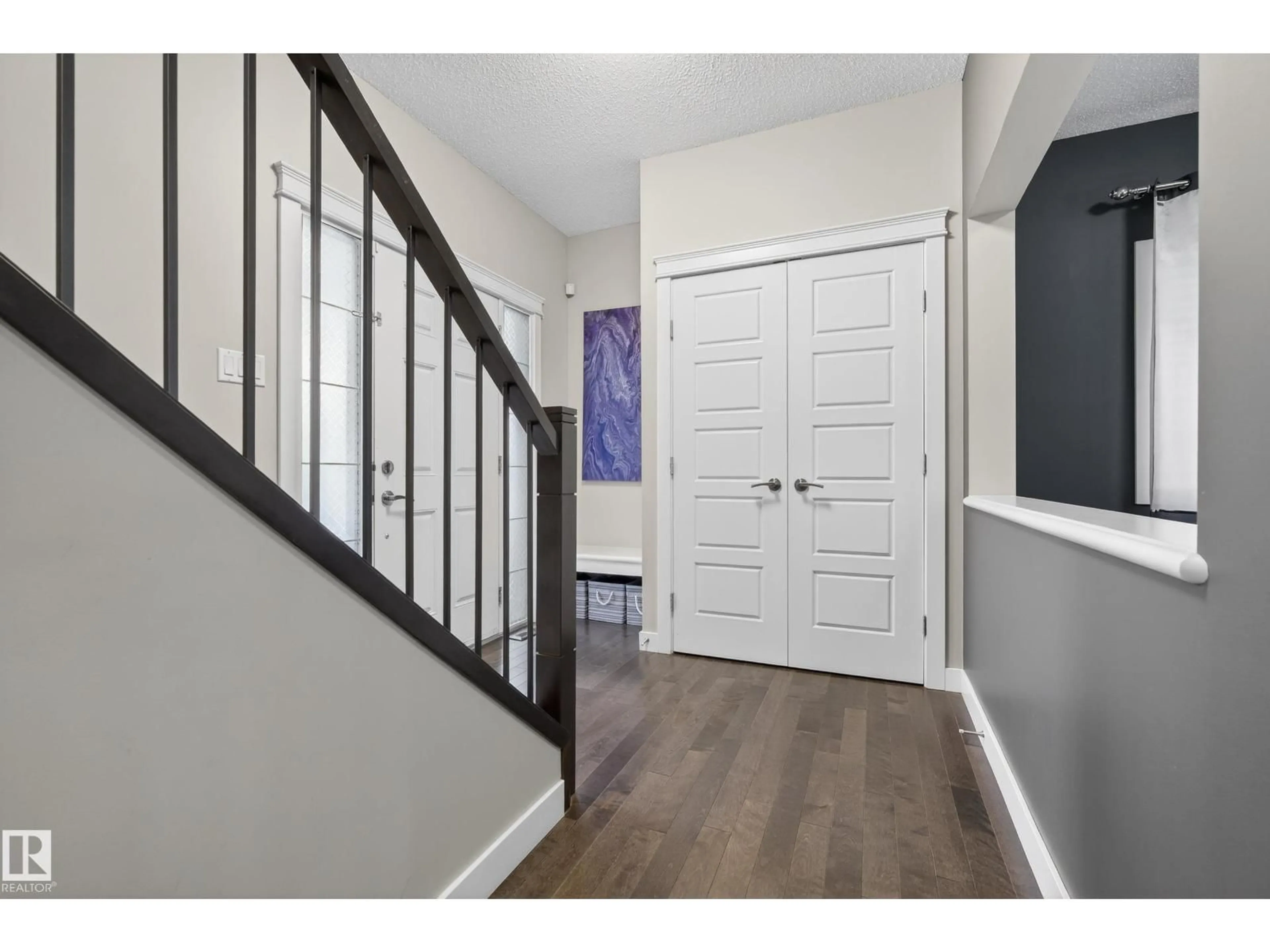 Indoor entryway for 7816 18 AV, Edmonton Alberta T6X0Z8
