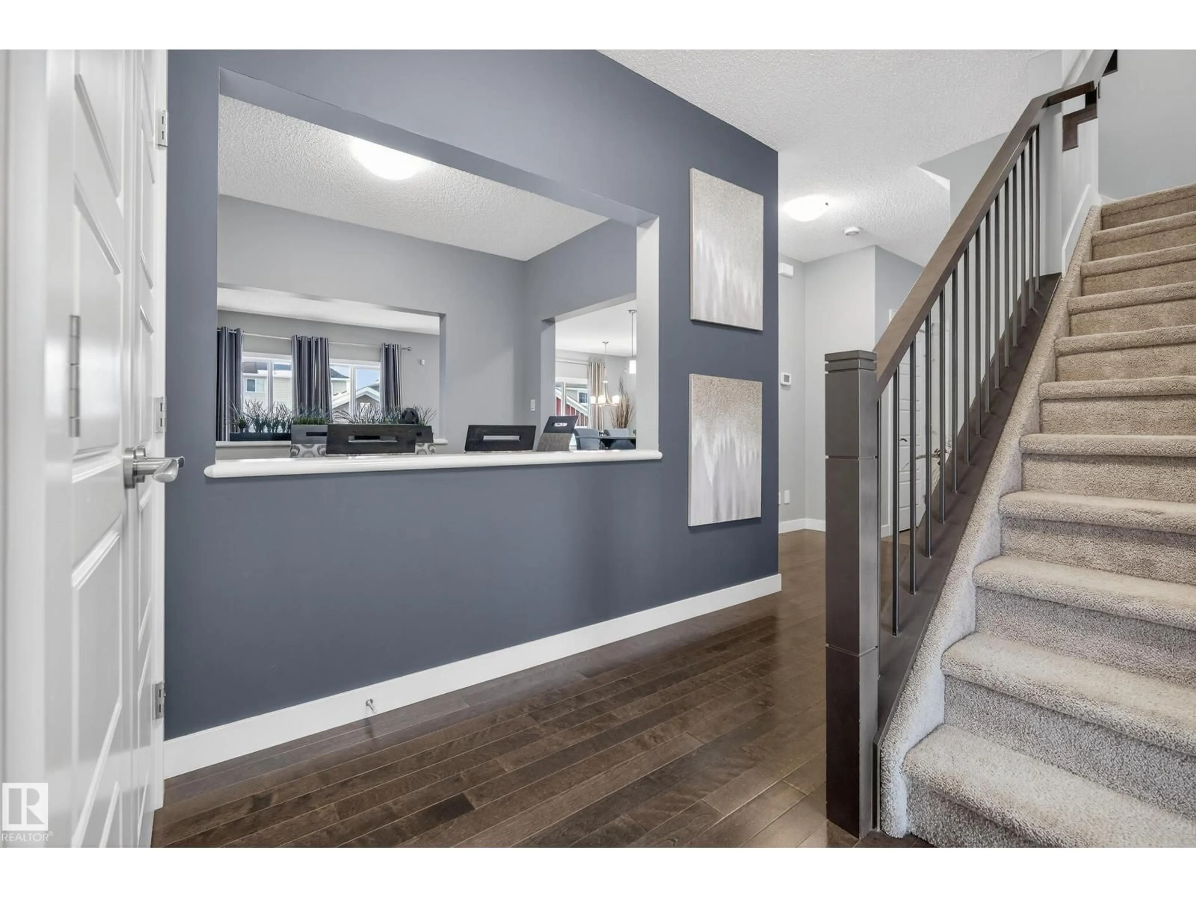 Indoor entryway for 7816 18 AV, Edmonton Alberta T6X0Z8