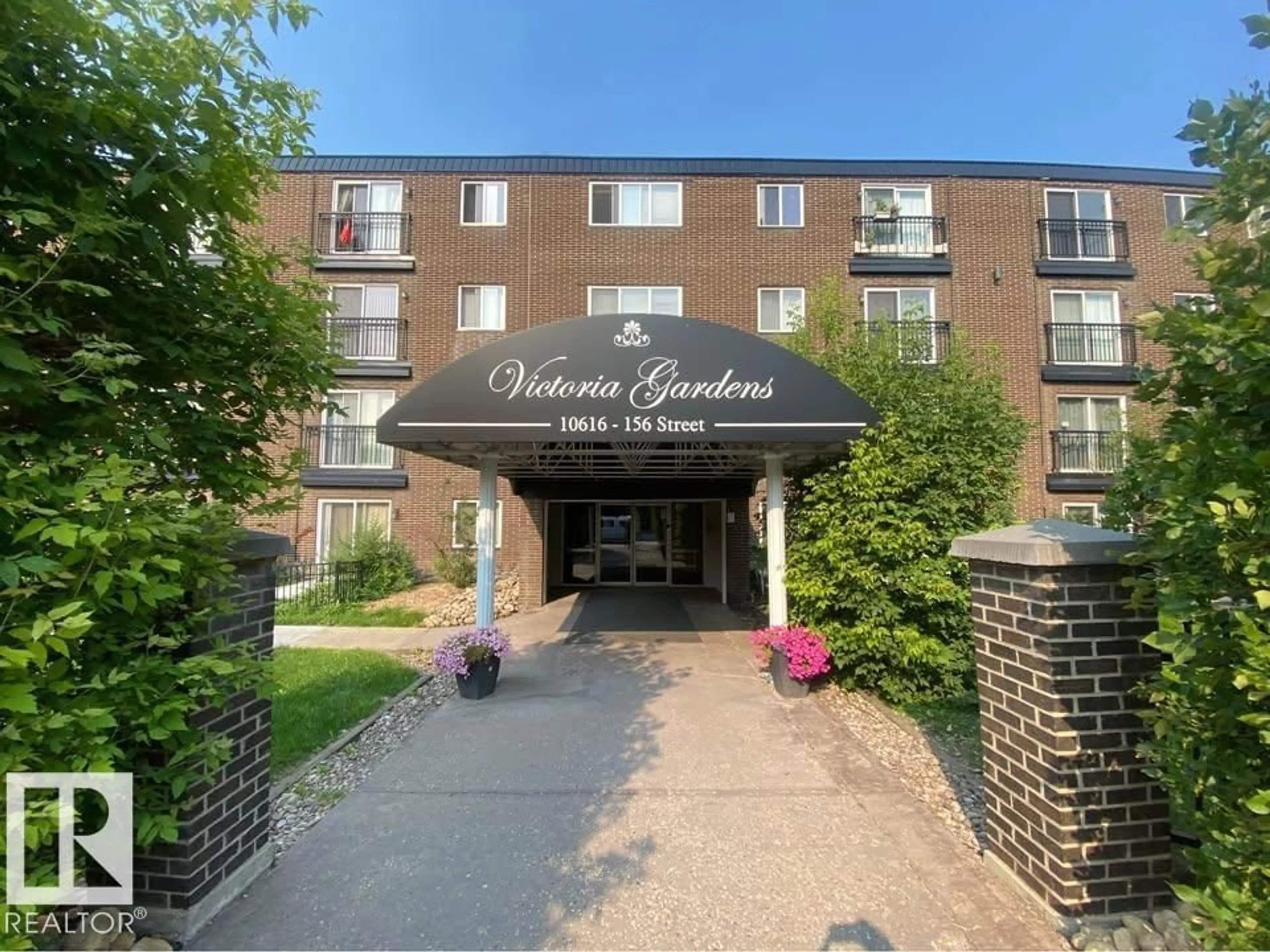 Indoor foyer for #206 - 10616 156 ST, Edmonton Alberta T5P2S1