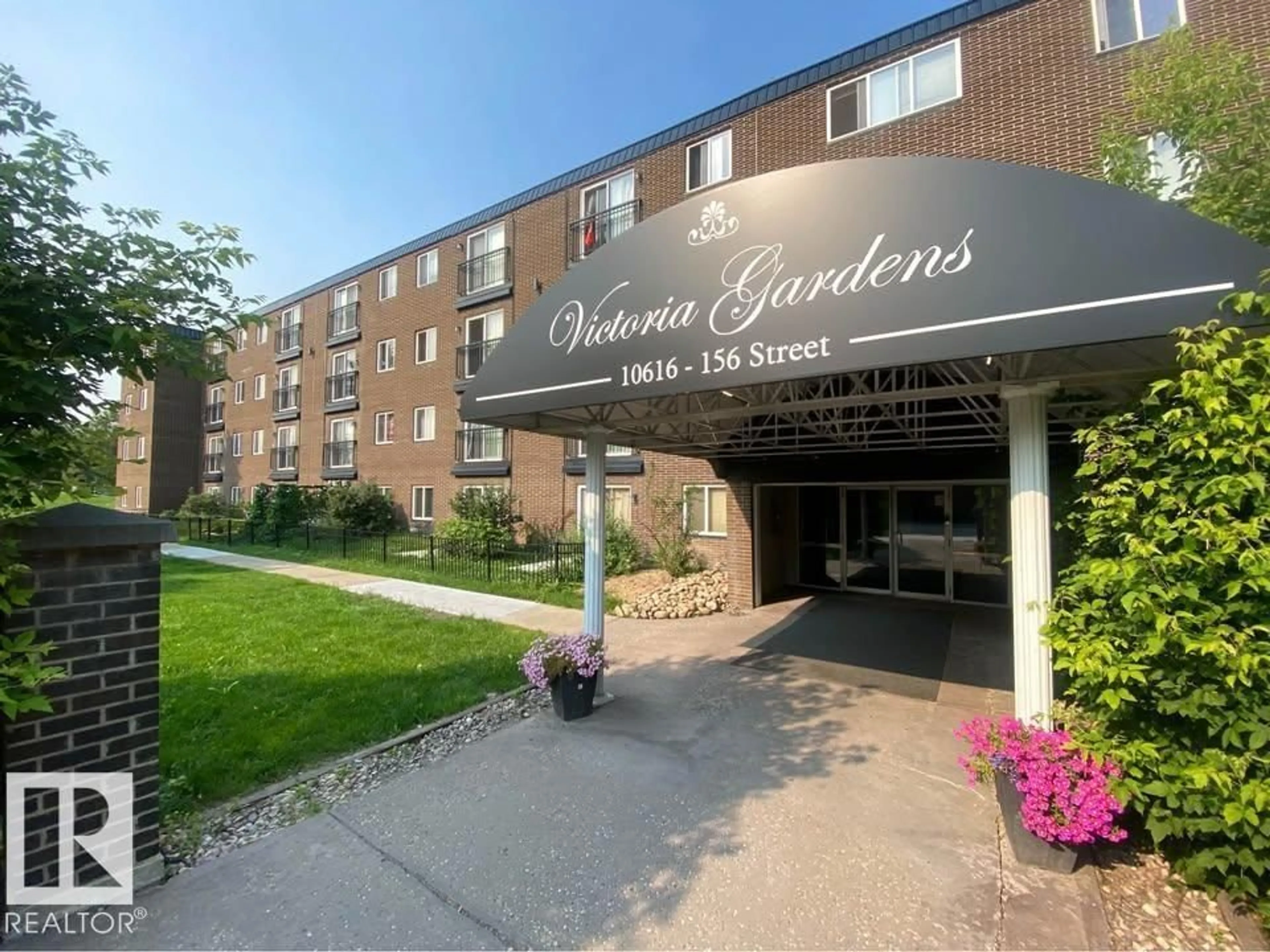 Indoor foyer for #206 - 10616 156 ST, Edmonton Alberta T5P2S1