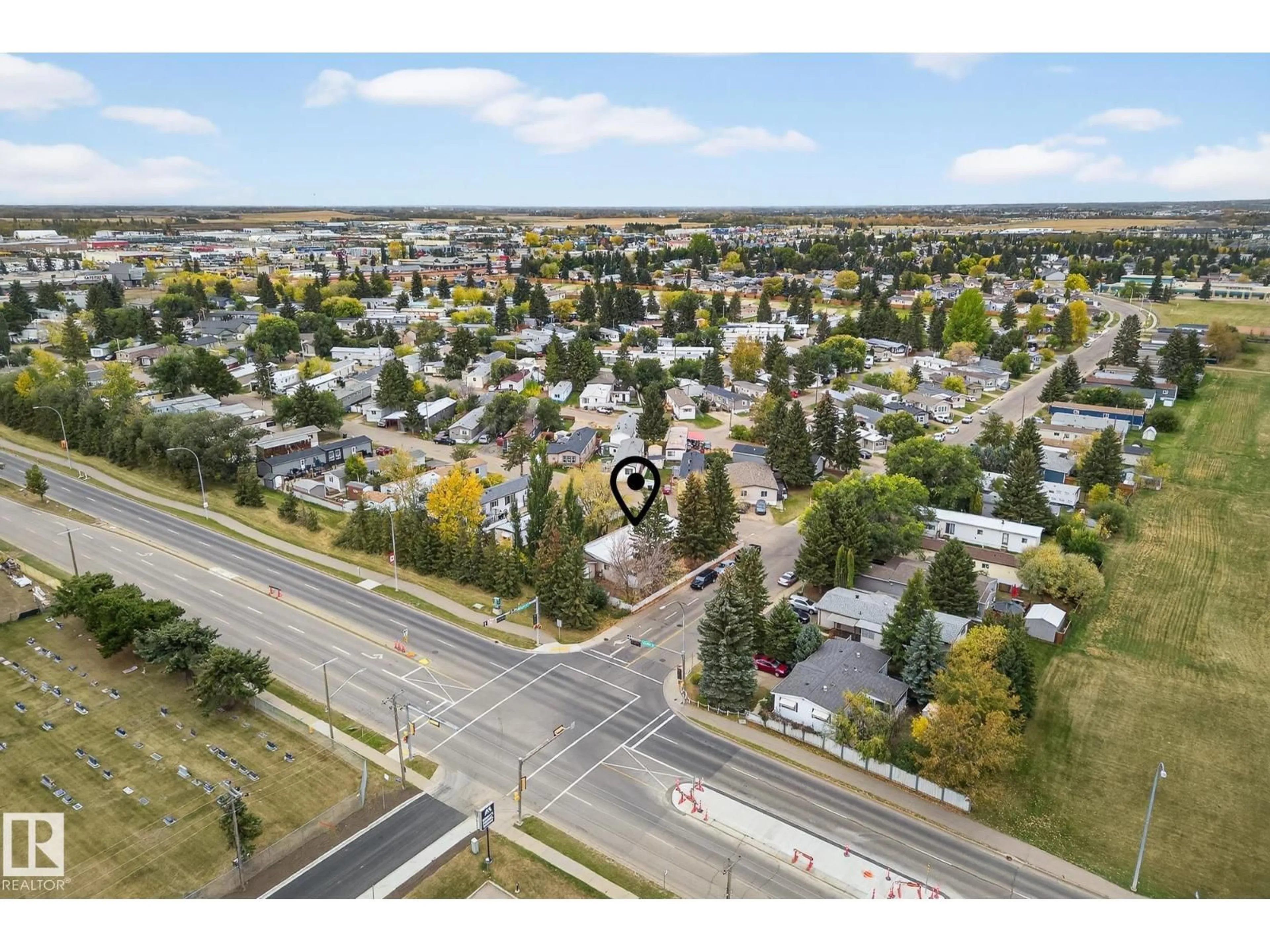 A pic from outside/outdoor area/front of a property/back of a property/a pic from drone, street for 18 305 CALAHOO ROAD, Spruce Grove Alberta T7X3K8