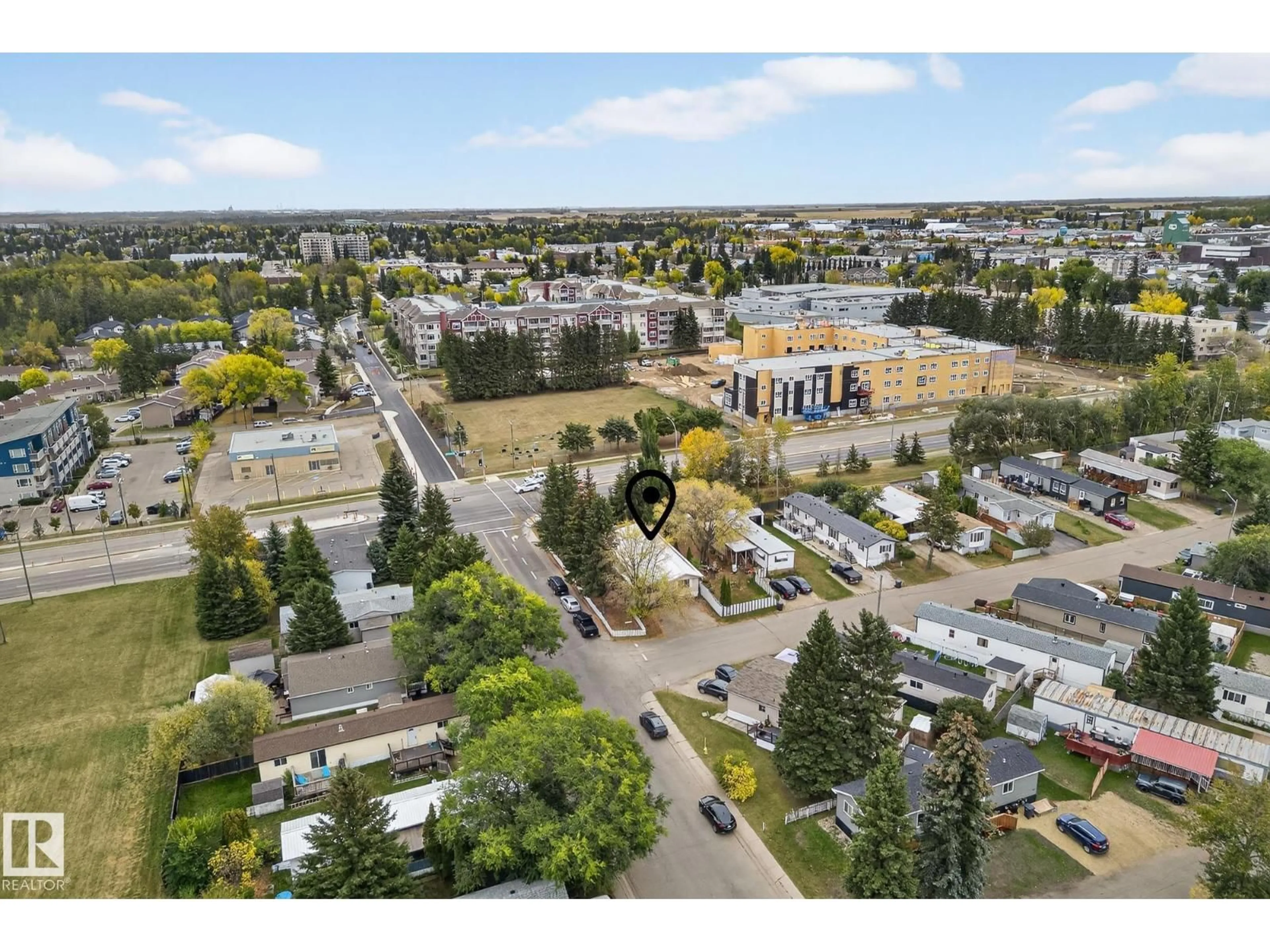 A pic from outside/outdoor area/front of a property/back of a property/a pic from drone, street for 18 305 CALAHOO ROAD, Spruce Grove Alberta T7X3K8