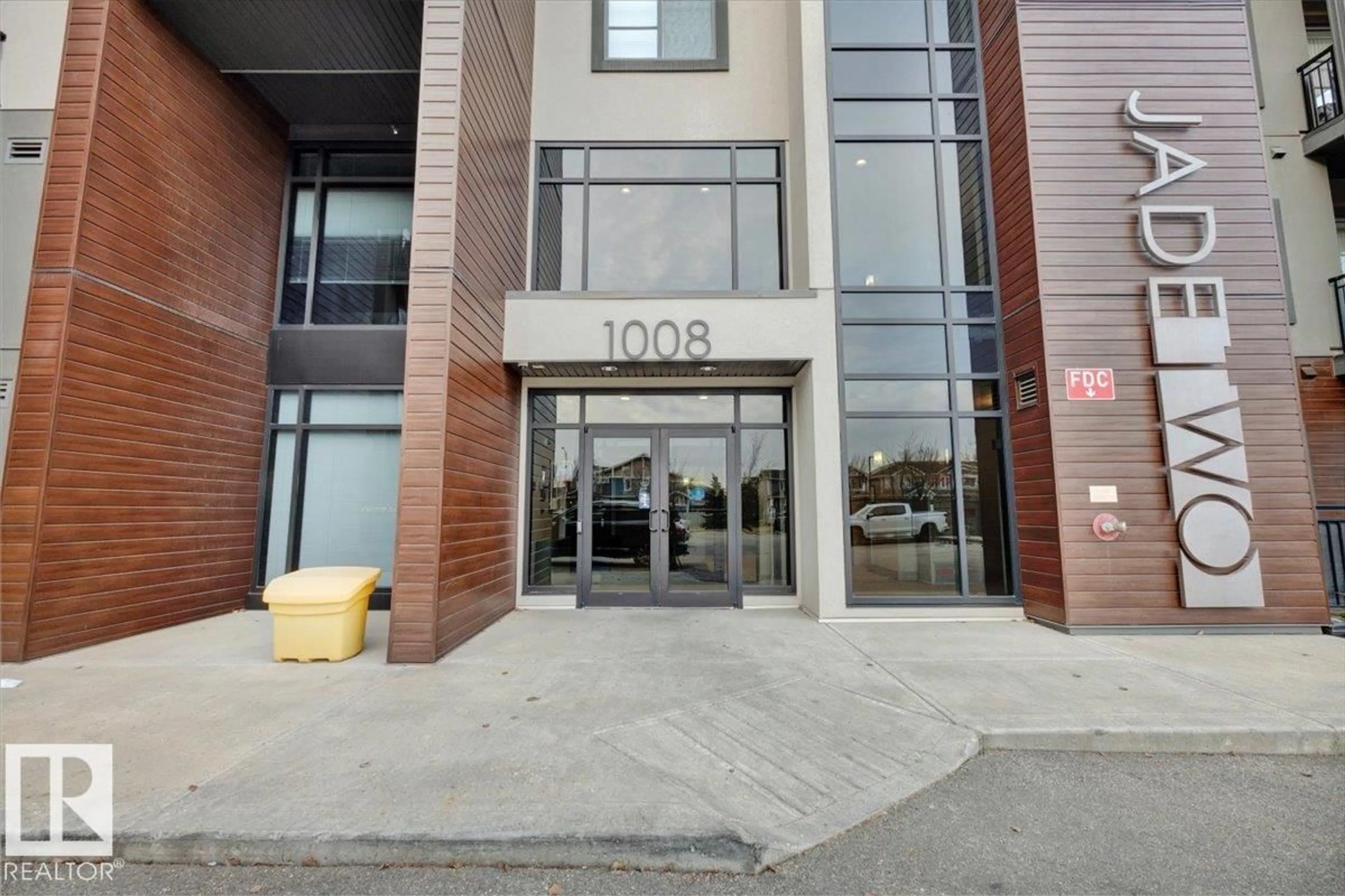 Indoor foyer for 227 1008 ROSENTHAL BV, Edmonton Alberta T5T7J4