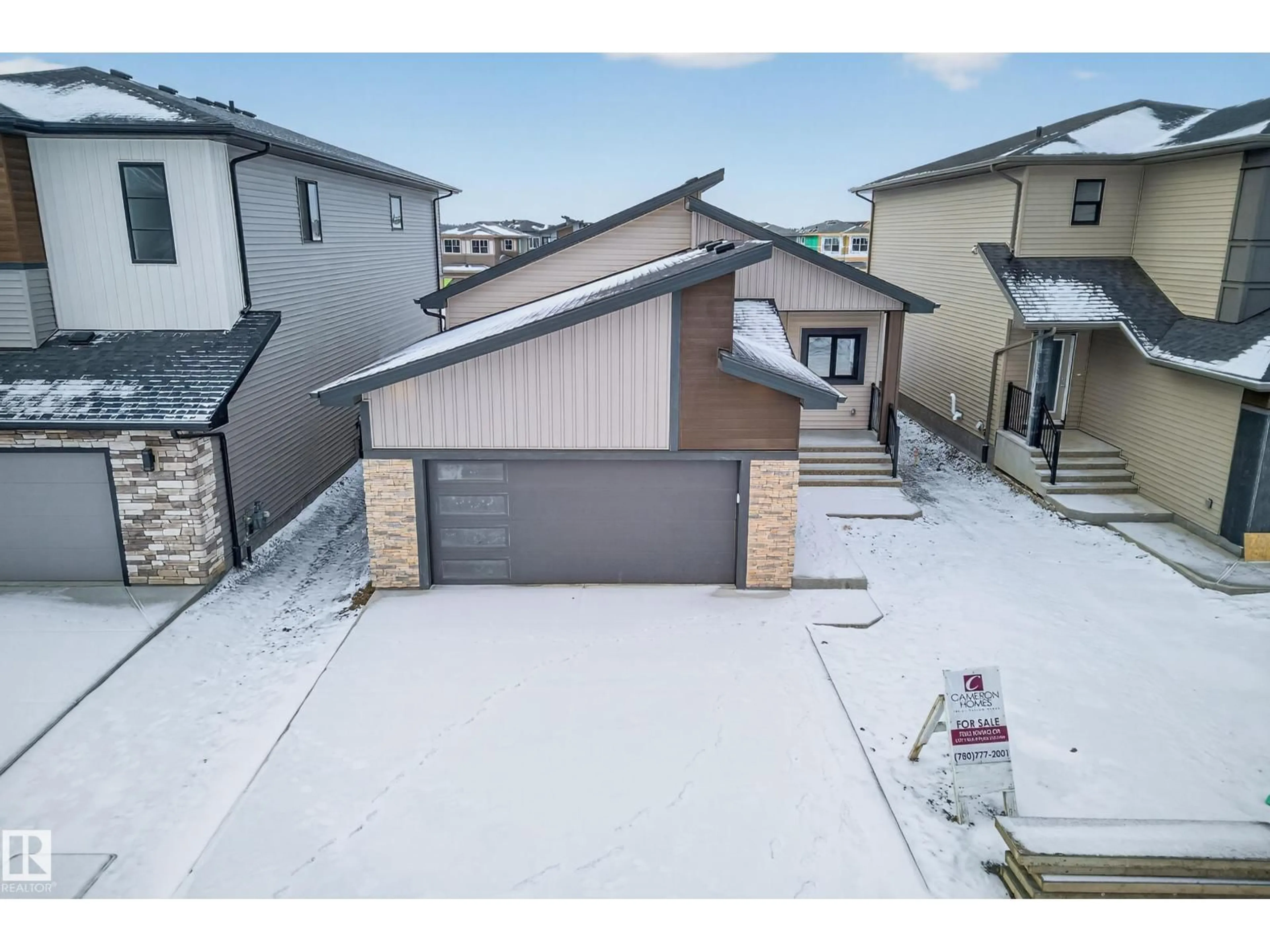 A pic from outside/outdoor area/front of a property/back of a property/a pic from drone, street for 7093 KIVIAQ CR, Edmonton Alberta T6W5N7