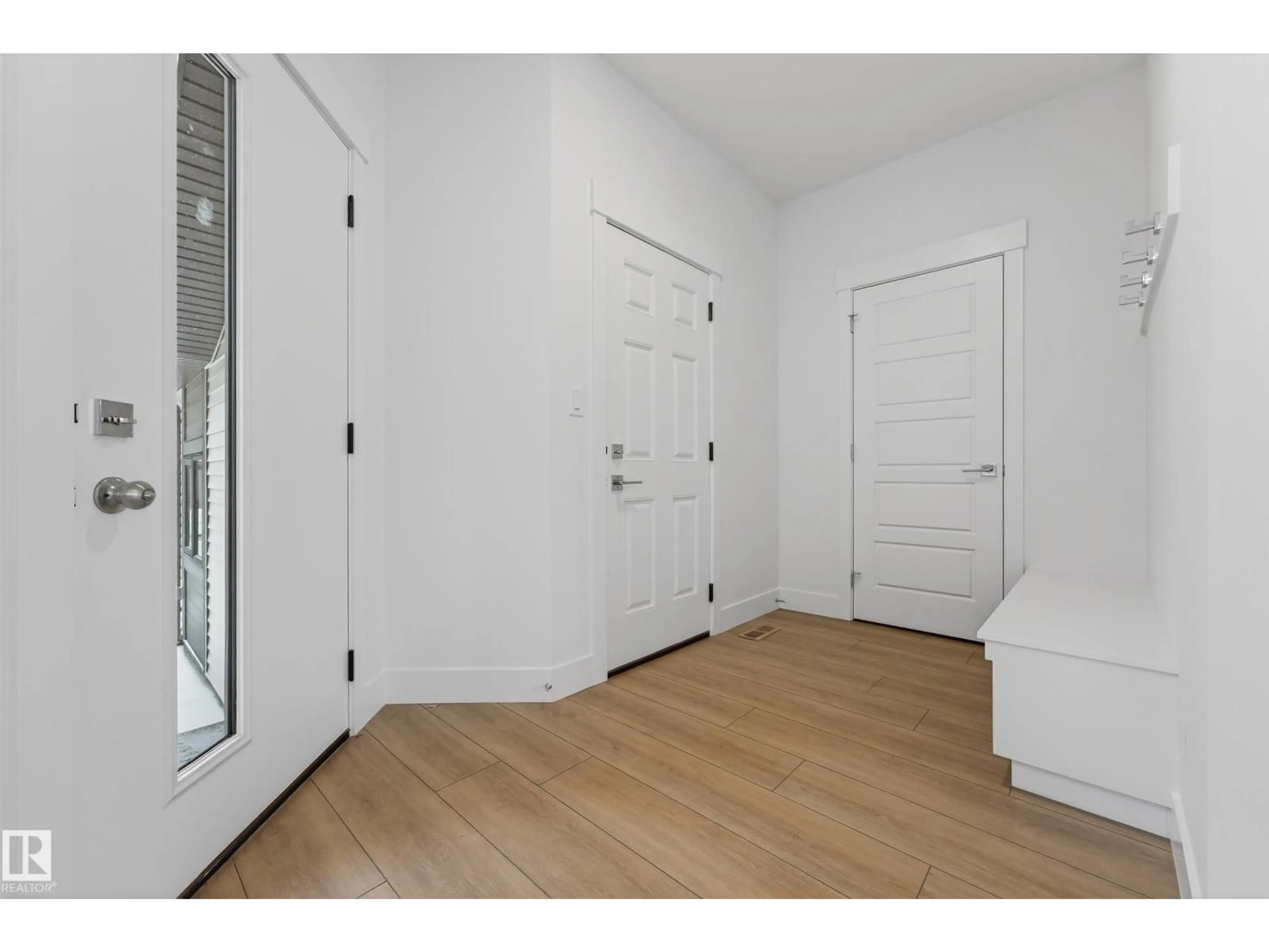 Indoor entryway for 7093 KIVIAQ CR, Edmonton Alberta T6W5N7