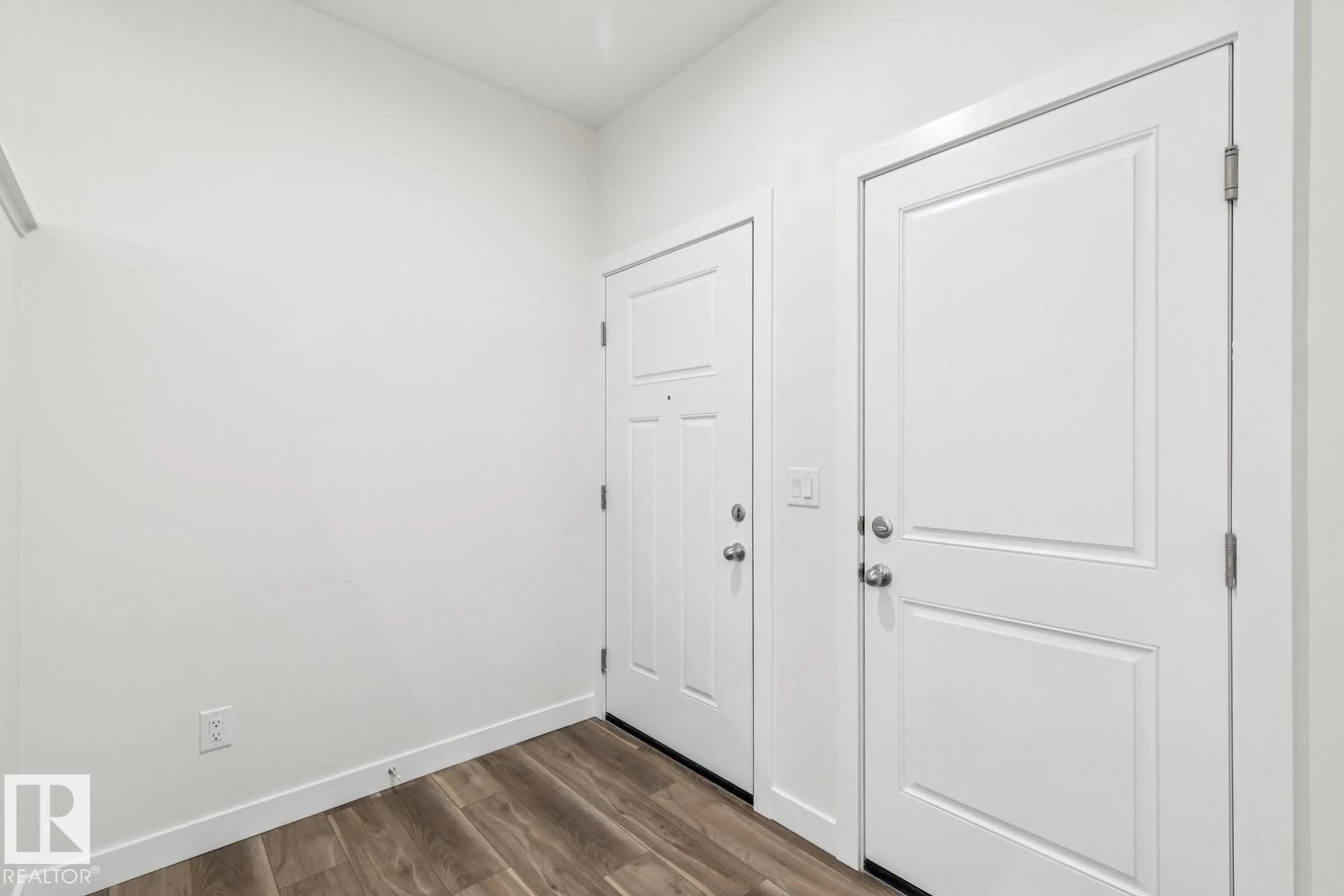 Indoor entryway for SW - 309 26 ST, Edmonton Alberta T6X3J1