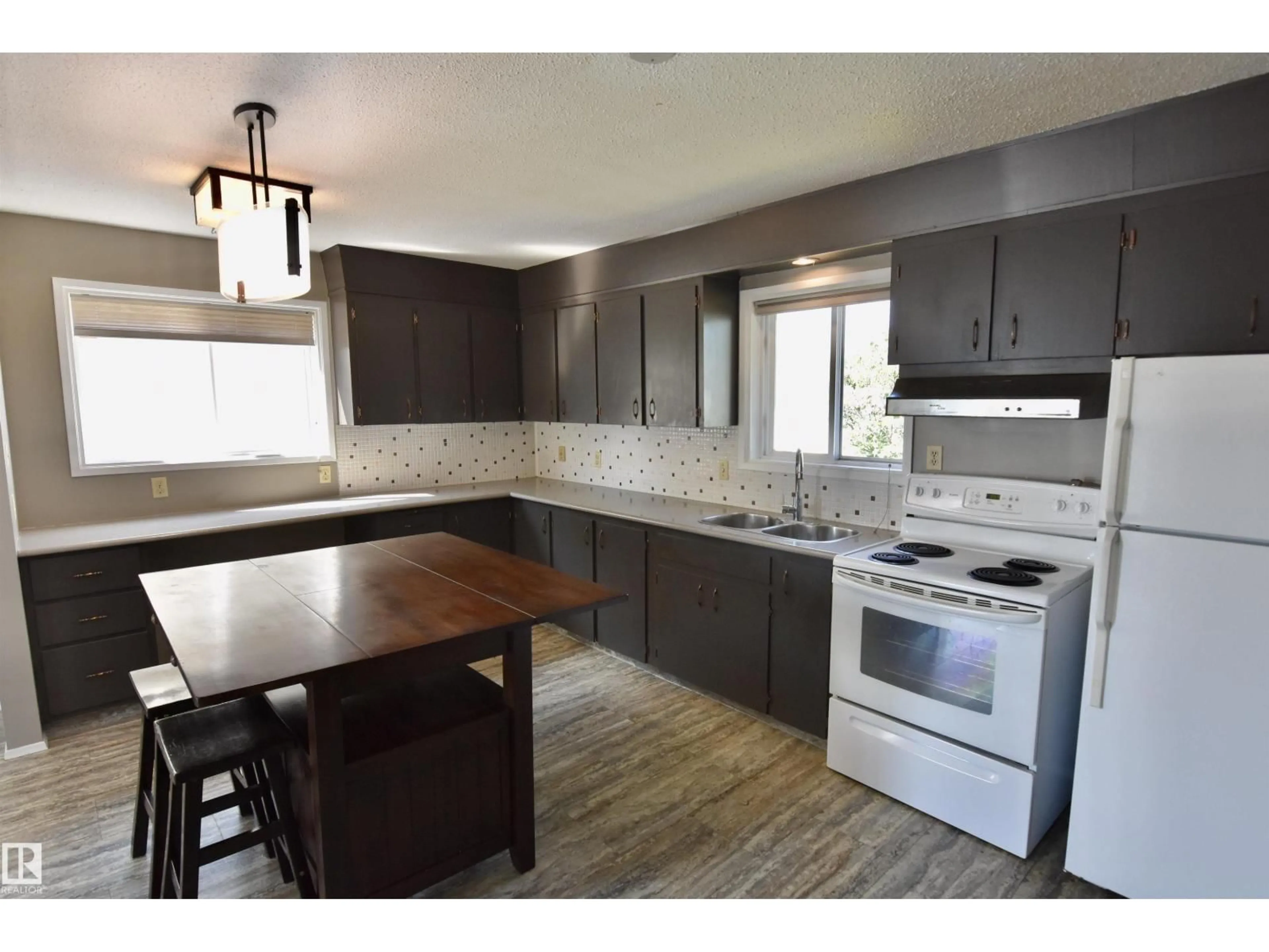 Open concept kitchen, unknown for 4930 44 AV, St. Paul Town Alberta T0A3A4