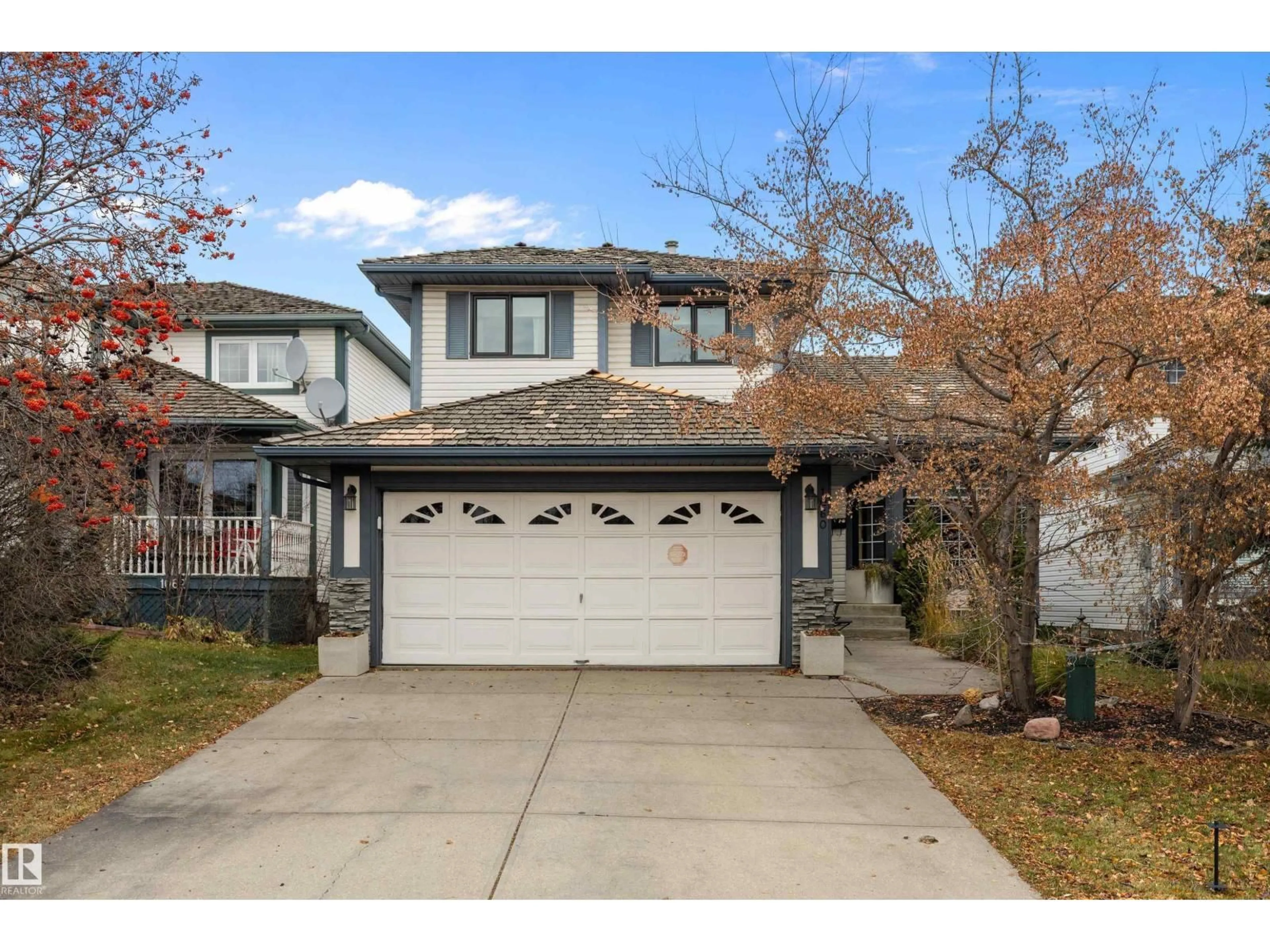 Home with vinyl exterior material, street for 1060 WEDGEWOOD BV, Edmonton Alberta T6M2L6