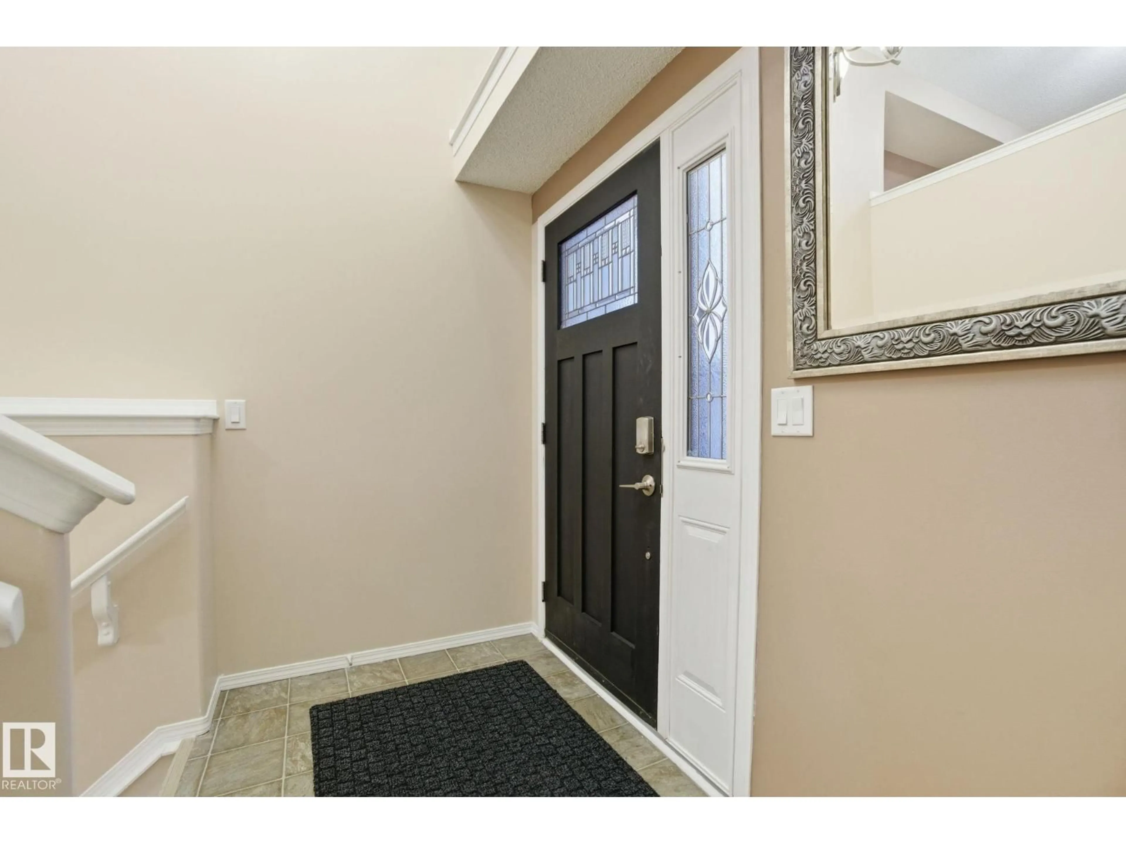 Indoor entryway for 3316 24 AV, Edmonton Alberta T6T1Y6