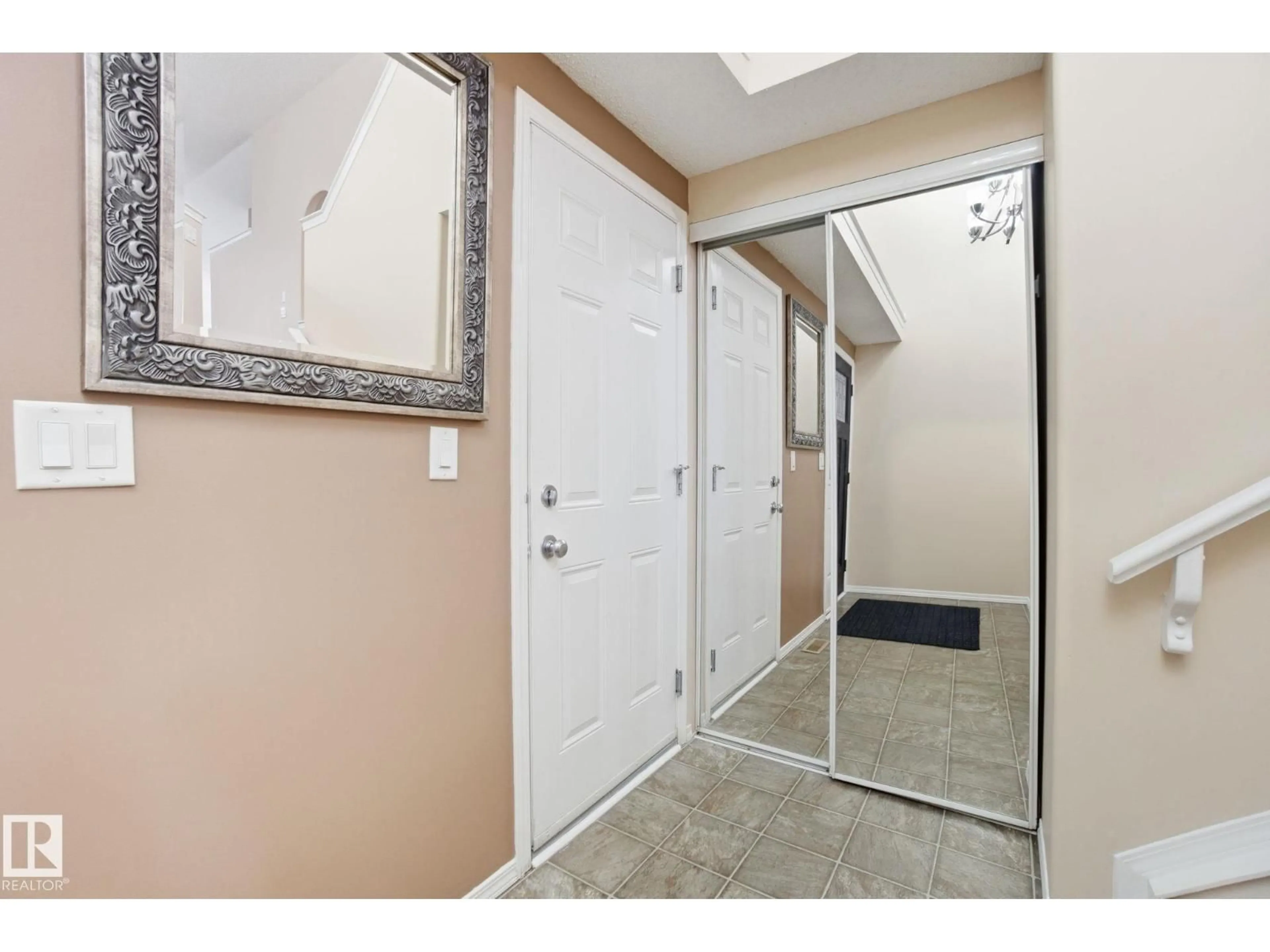 Indoor entryway for 3316 24 AV, Edmonton Alberta T6T1Y6