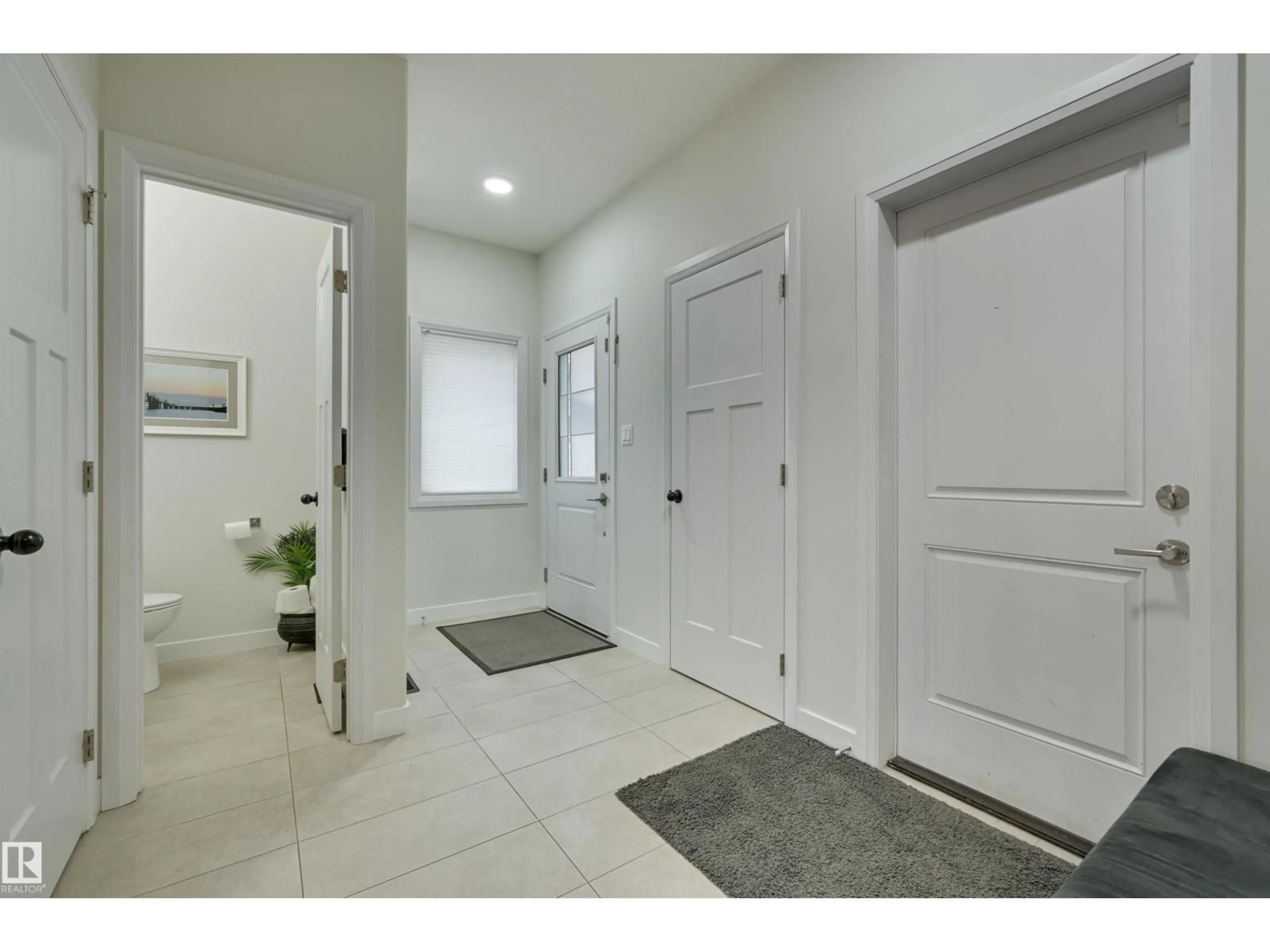 Indoor entryway for 7234 CHIVERS PL, Edmonton Alberta T6W4L4