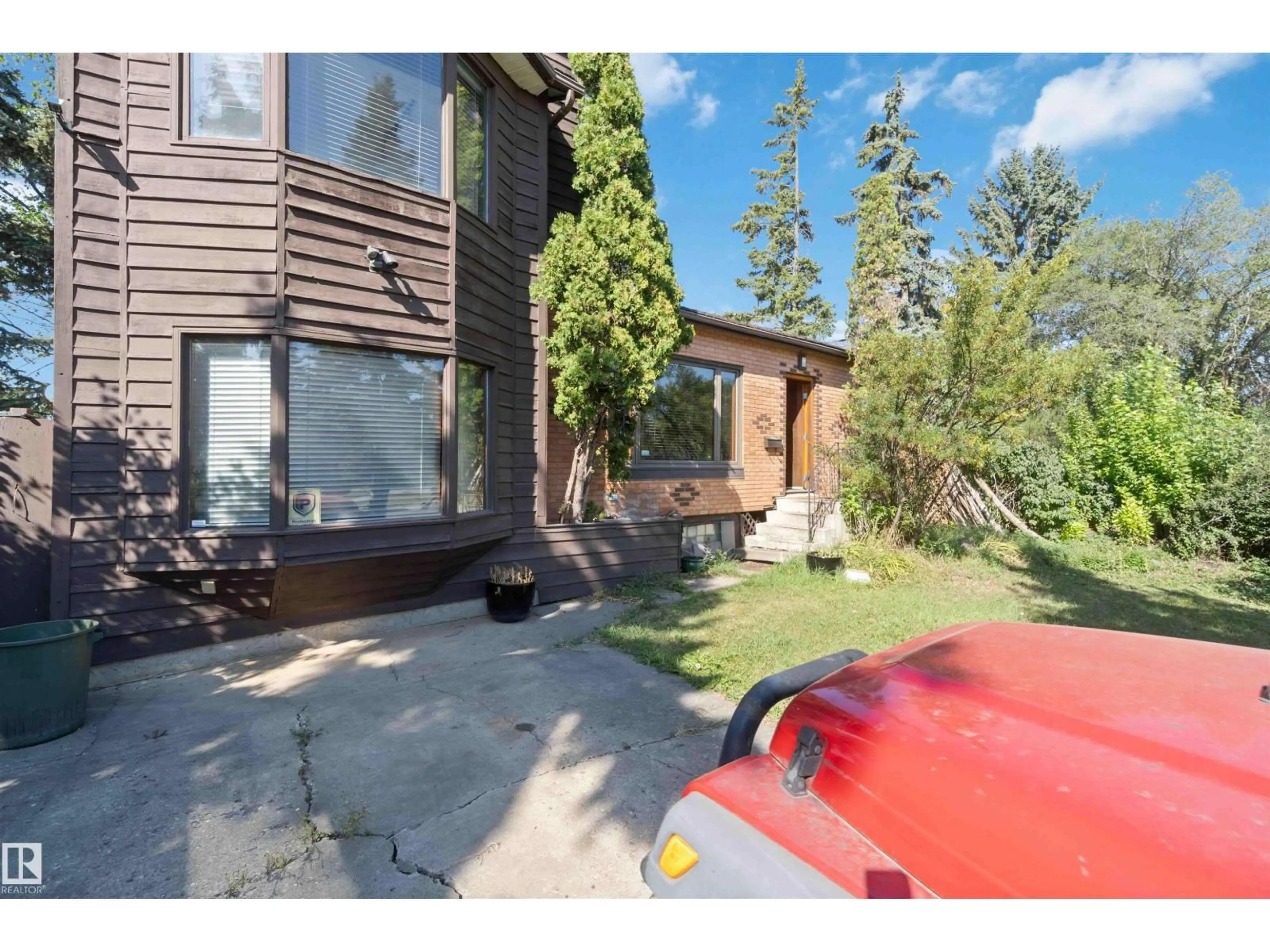 A pic from outside/outdoor area/front of a property/back of a property/a pic from drone, street for 11026 110 AV NW, Edmonton Alberta T5H1H9