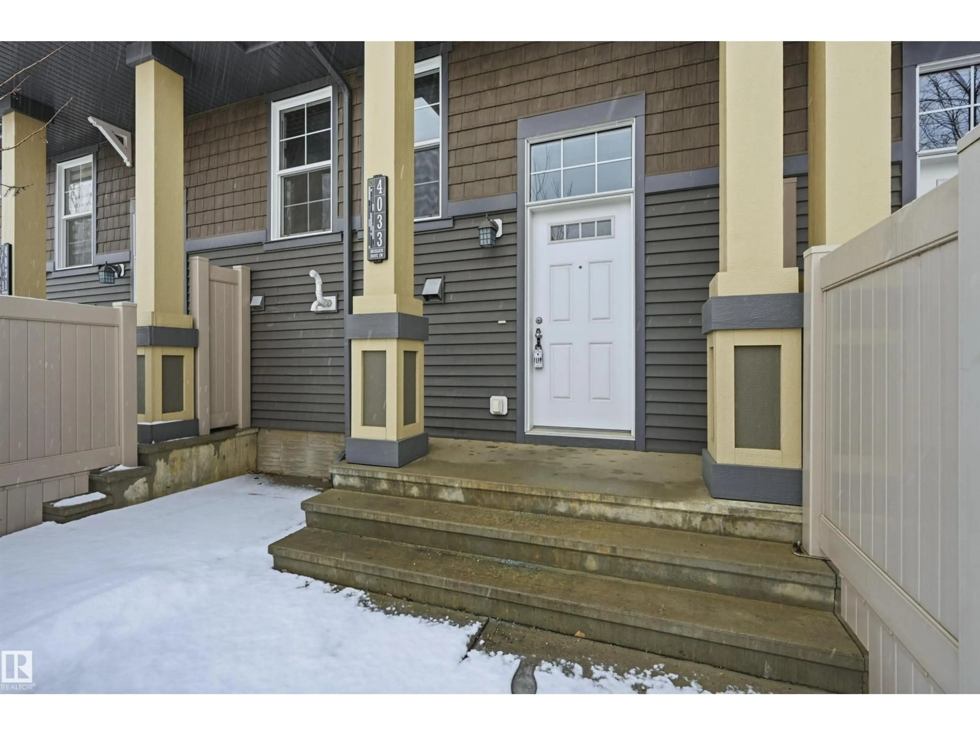 Indoor entryway for 4033 ORCHARDS DR, Edmonton Alberta T6X1V2