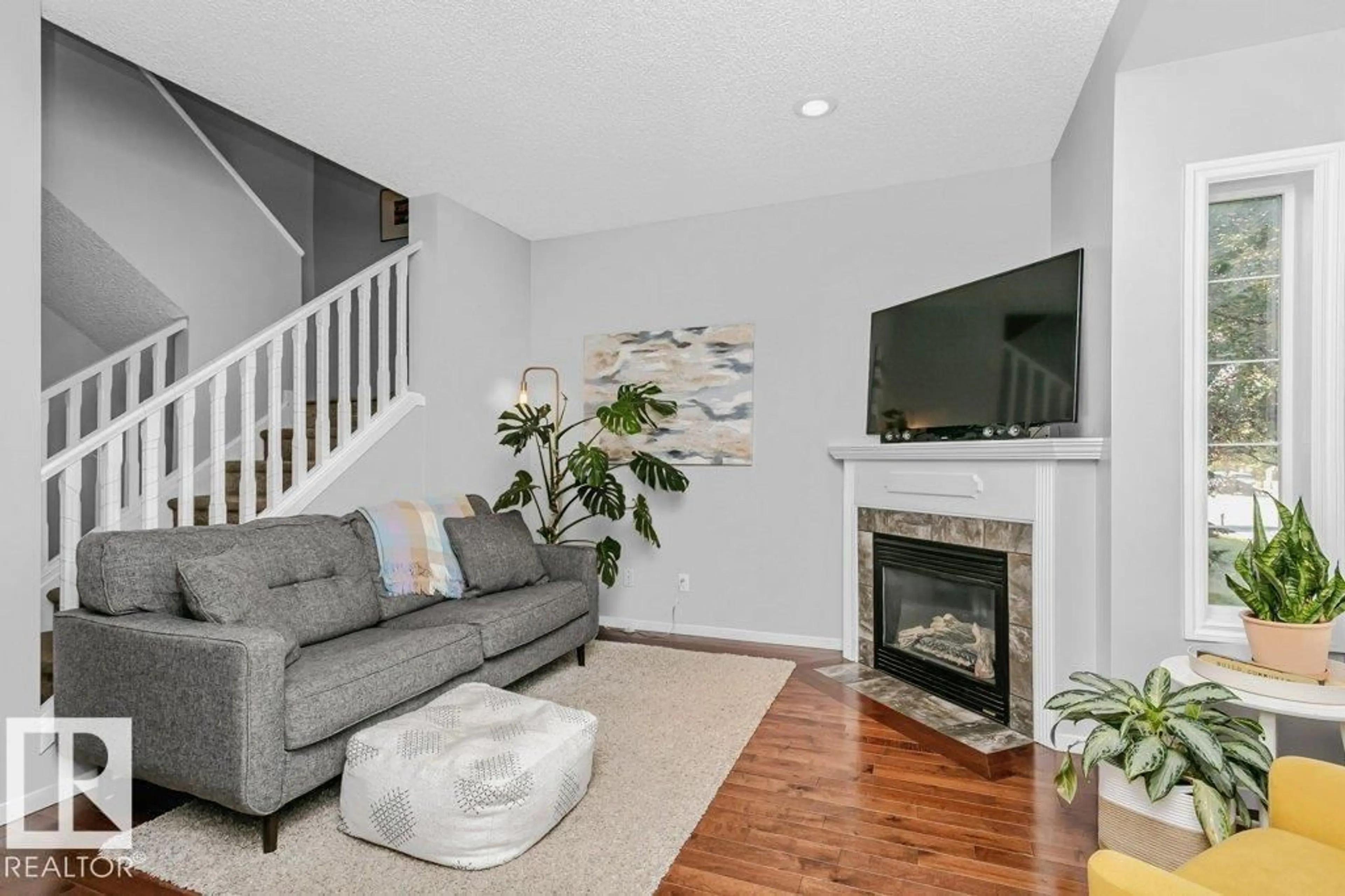 Living room with furniture, unknown for 9109 98 AV, Edmonton Alberta T6C4S5
