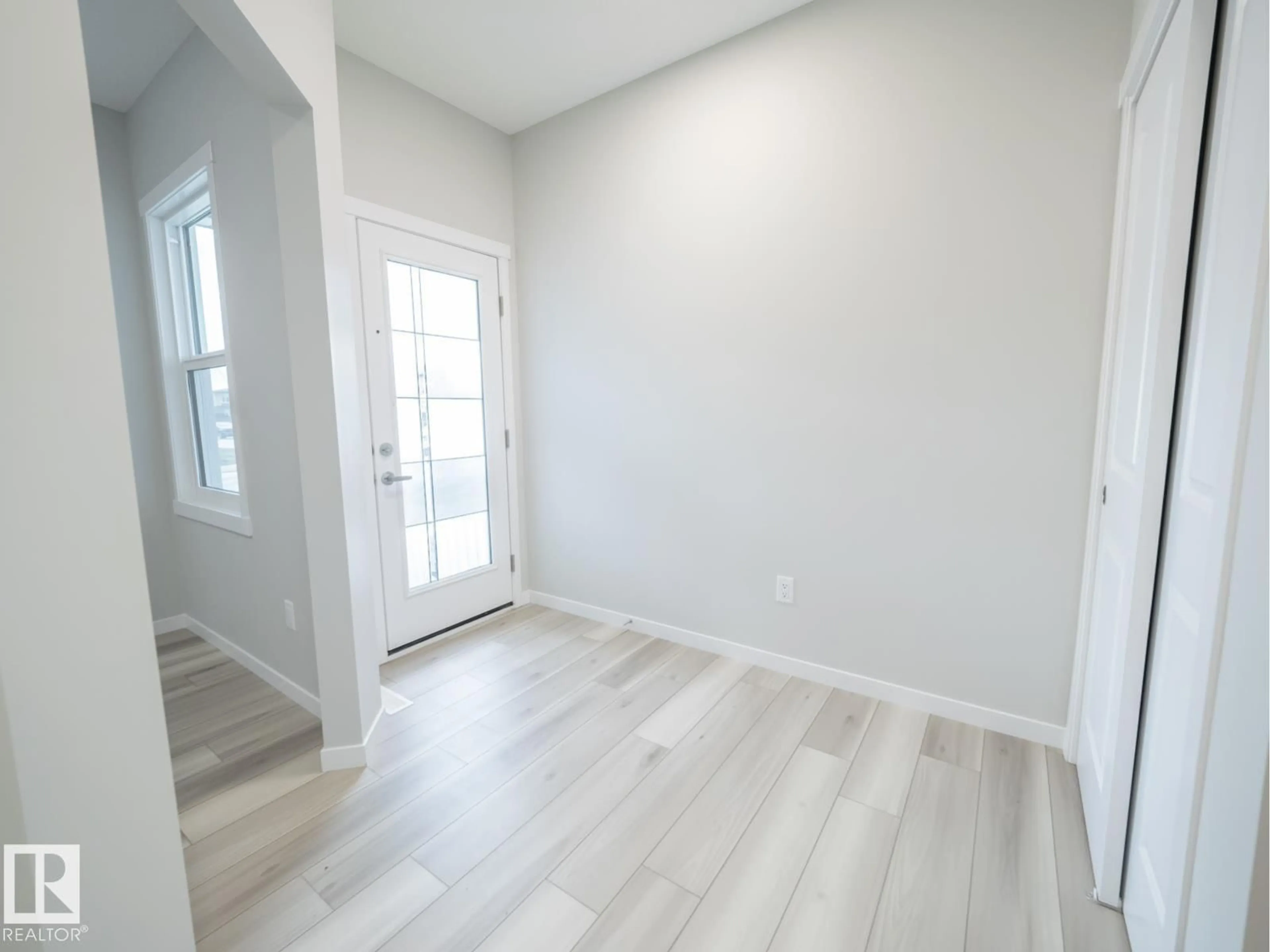 Indoor entryway for NE - 17624 4 ST, Edmonton Alberta T5Y4K3