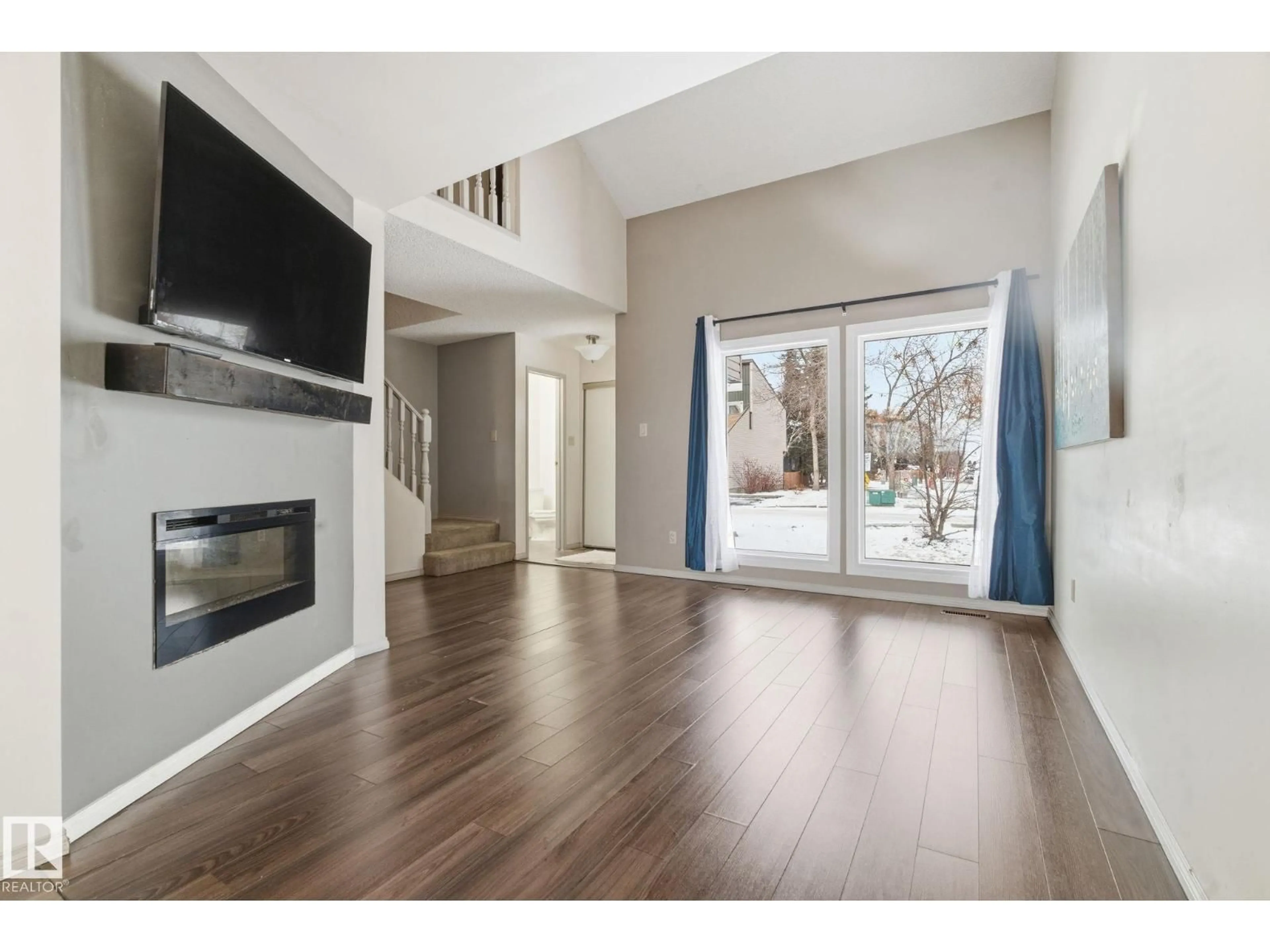 Indoor entryway for #1 - 2020 105 ST, Edmonton Alberta T6J5J2