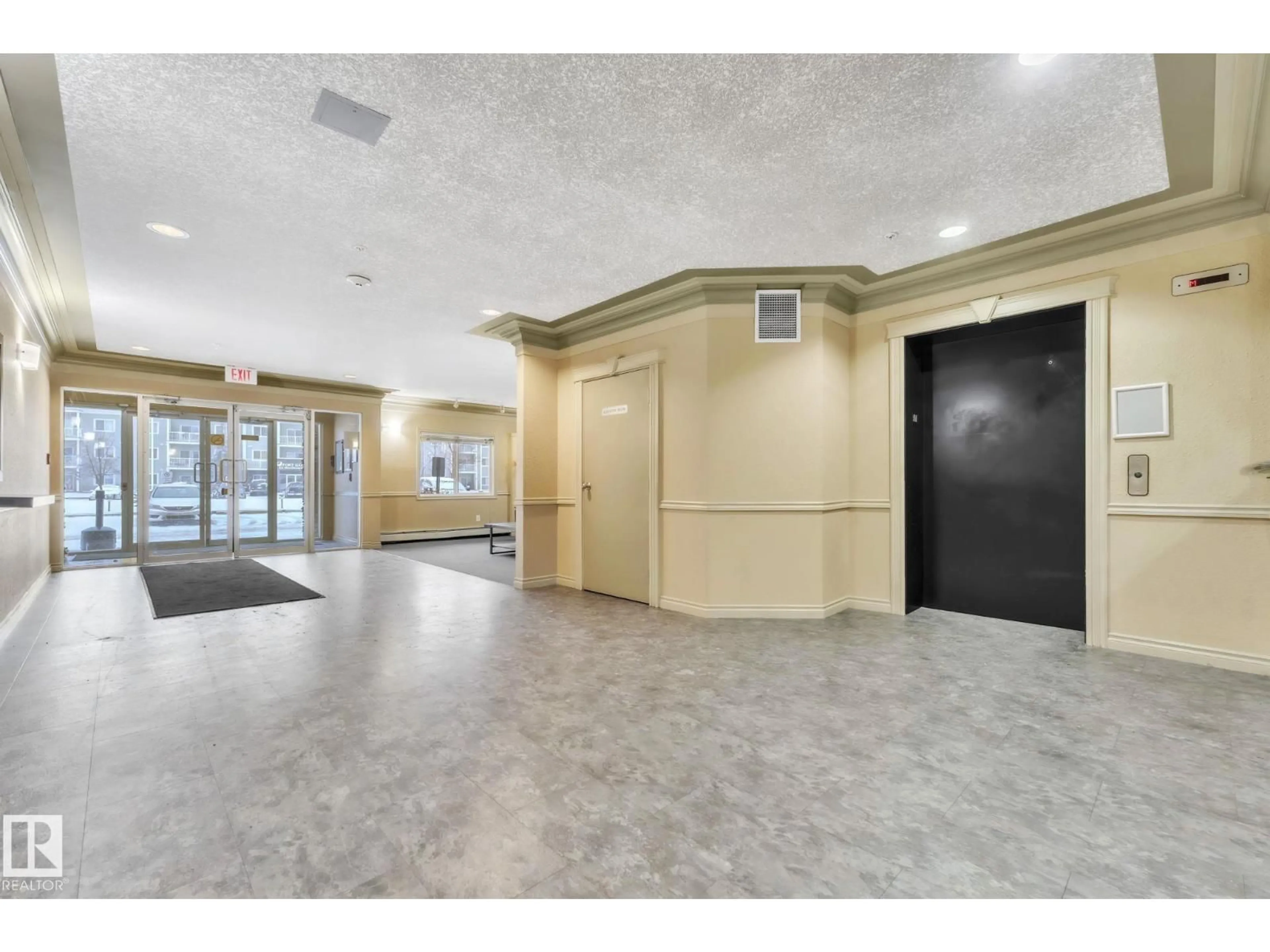 Indoor foyer for 70 - 124 WOODSMERE CL, Fort Saskatchewan Alberta T8L4R8