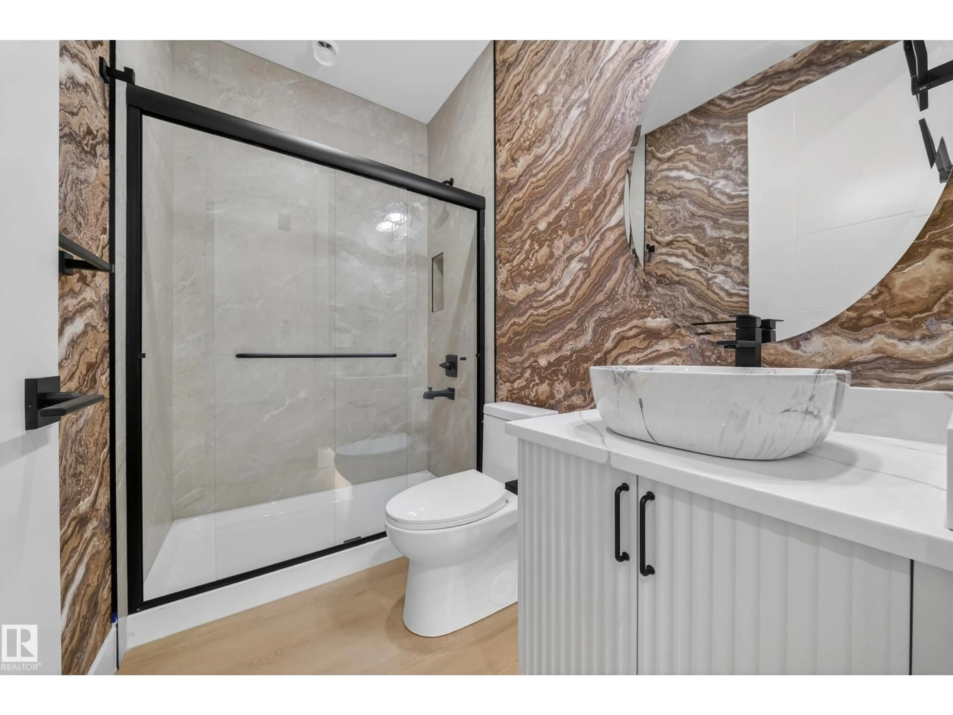 Contemporary bathroom, ceramic/tile floor for 8924 MAYDAY WAY SW, Edmonton Alberta T6X3E9