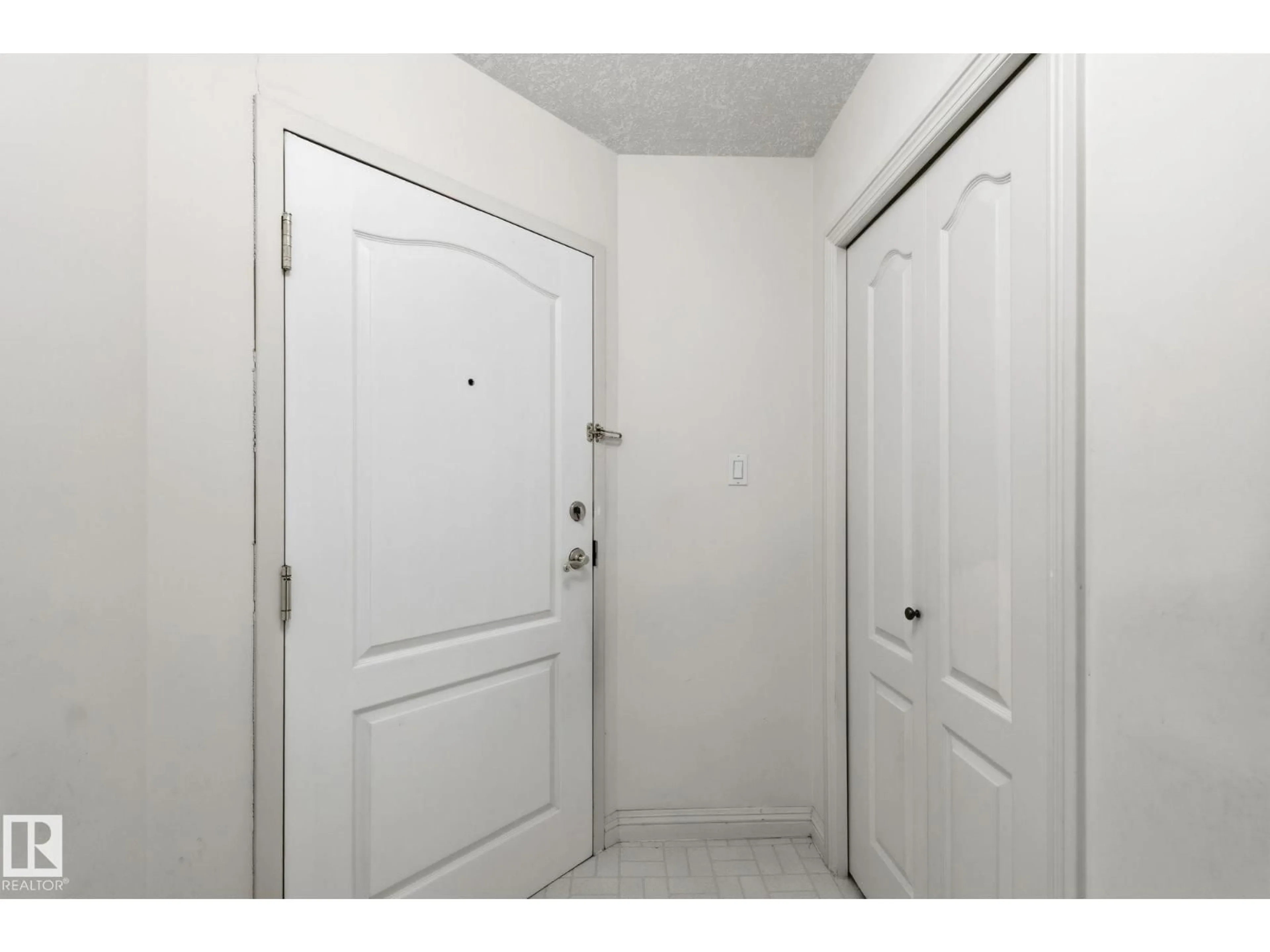 Unknown for 48 9908 80 AV NW, Edmonton Alberta T6E6L7