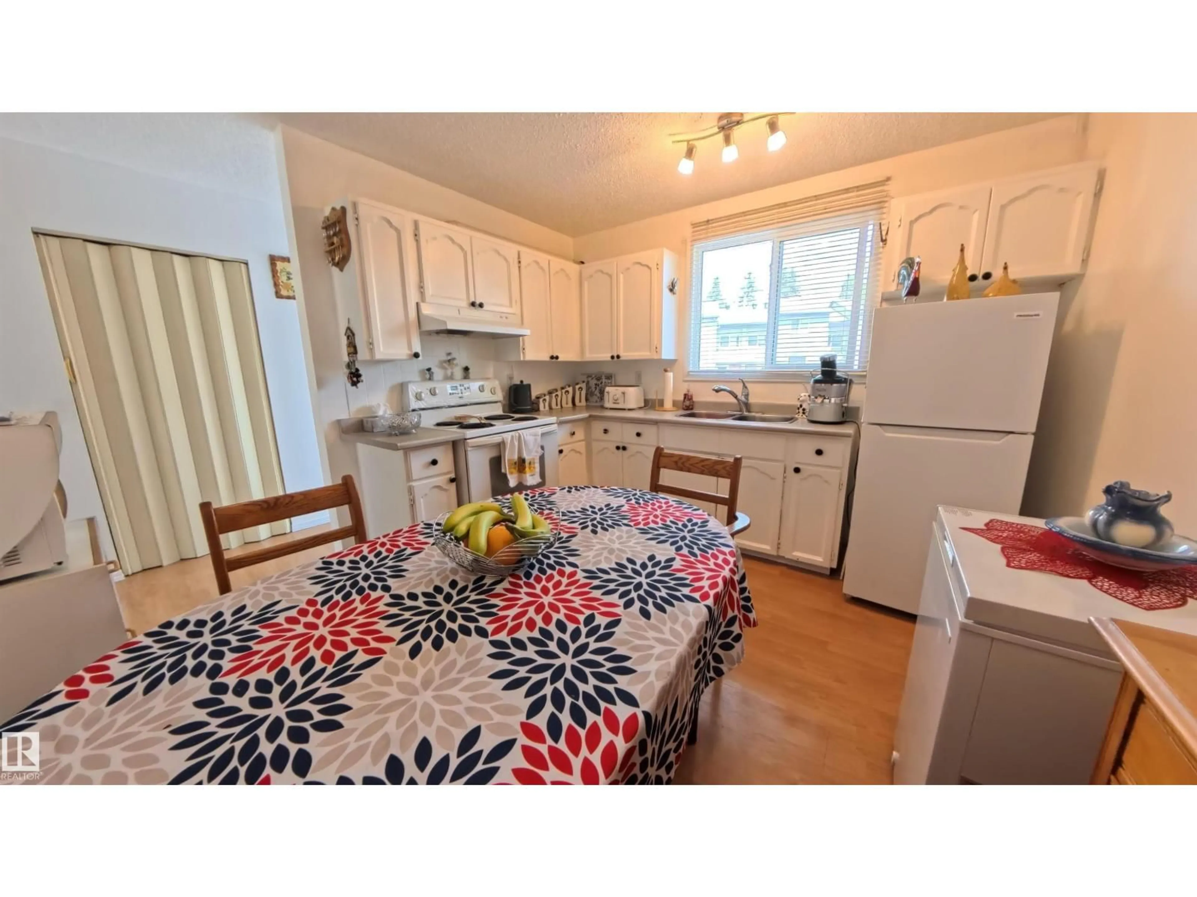 Standard kitchen, wood/laminate floor for 3122 142 AV, Edmonton Alberta T5Y1H2