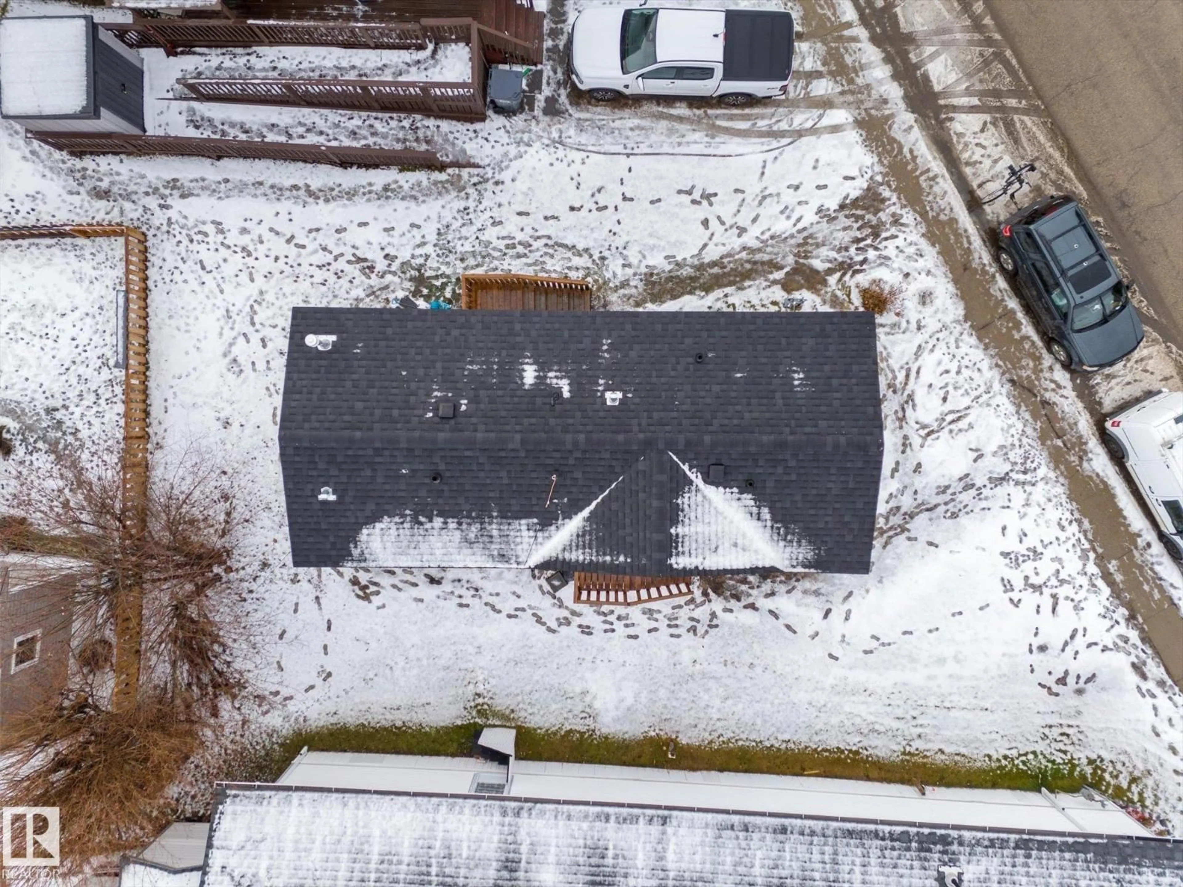 A pic from outside/outdoor area/front of a property/back of a property/a pic from drone, street for 305 - 184 CALAHOO ROAD, Spruce Grove Alberta T7X3L1
