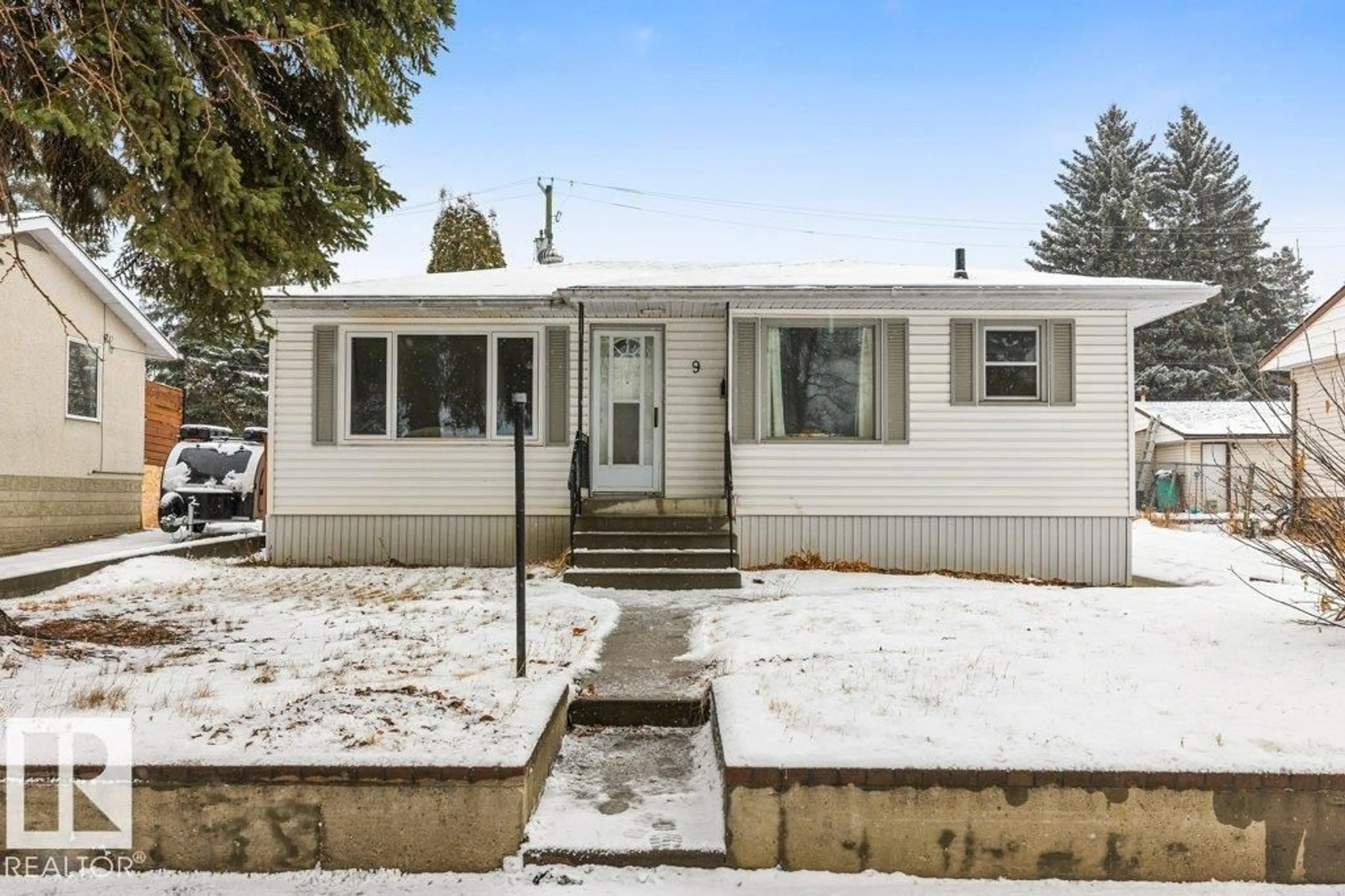 Home with vinyl exterior material, street for 9 MURAL CR, St. Albert Alberta T8N1J8