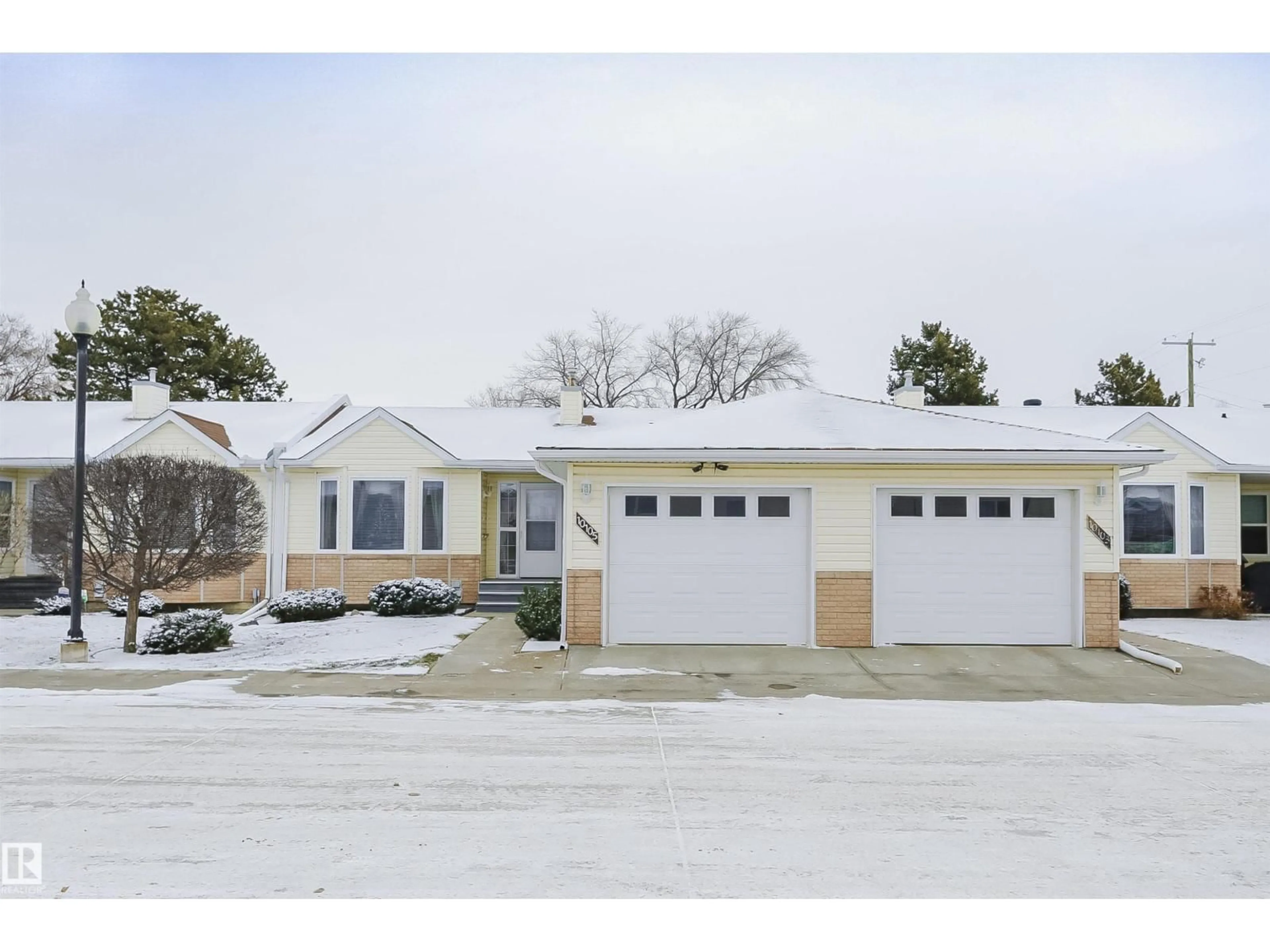 Home with vinyl exterior material, street for 10105 105 ST, Morinville Alberta T8R1V8