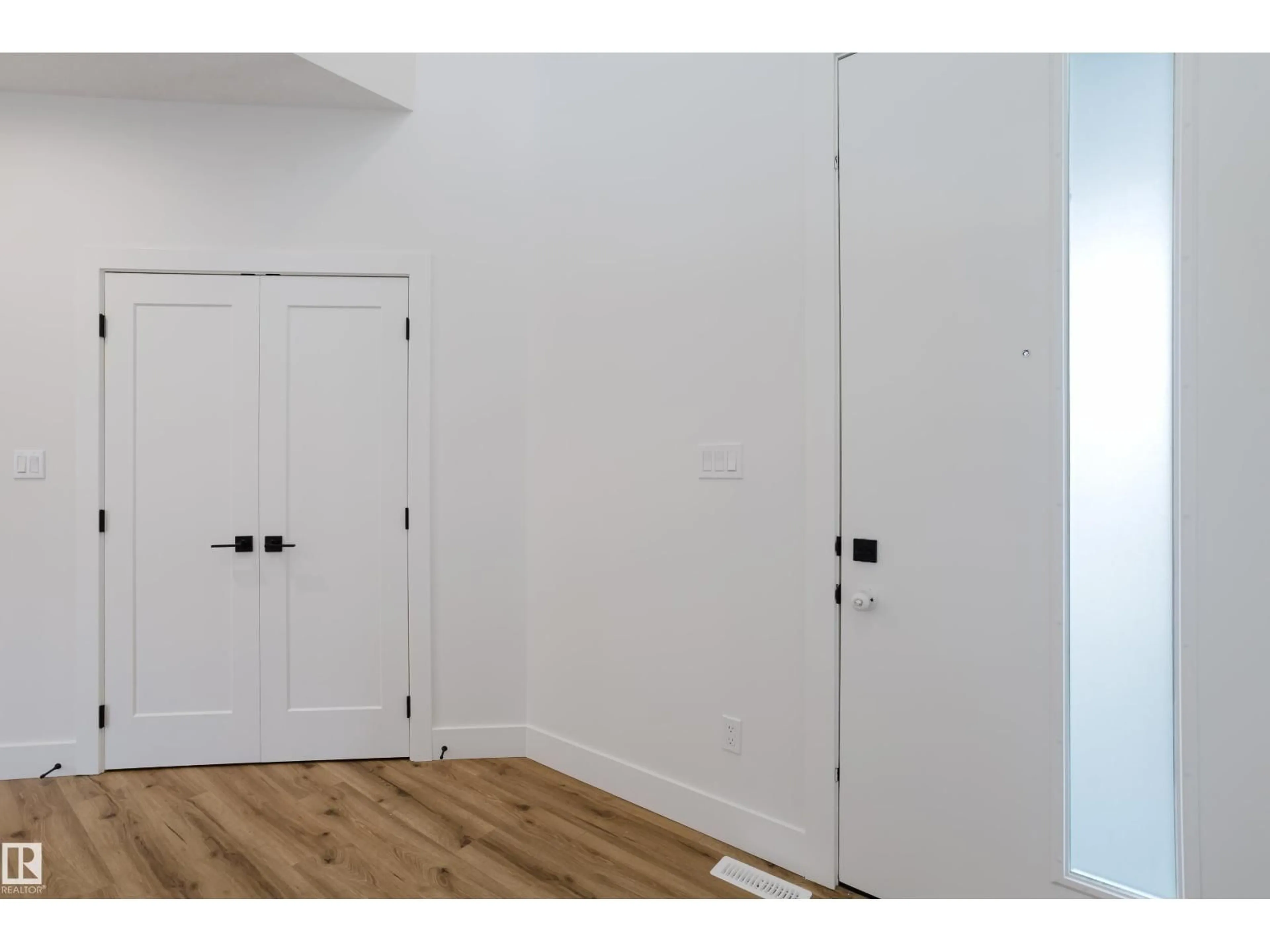 A pic of a room for 21112 26 AV, Edmonton Alberta T6M3H2