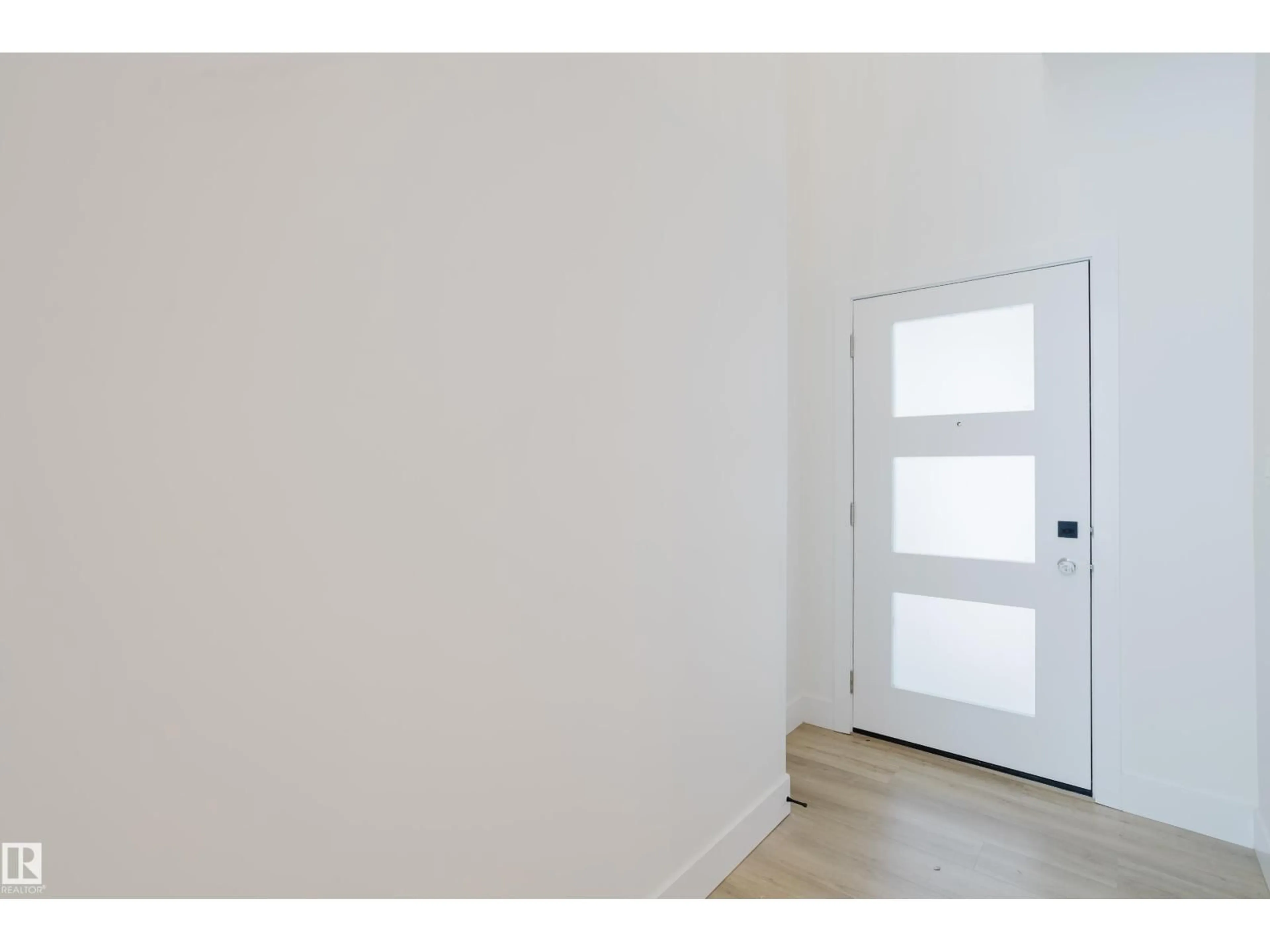 Indoor entryway for 230 KINGLET BV, Edmonton Alberta T5S0W4