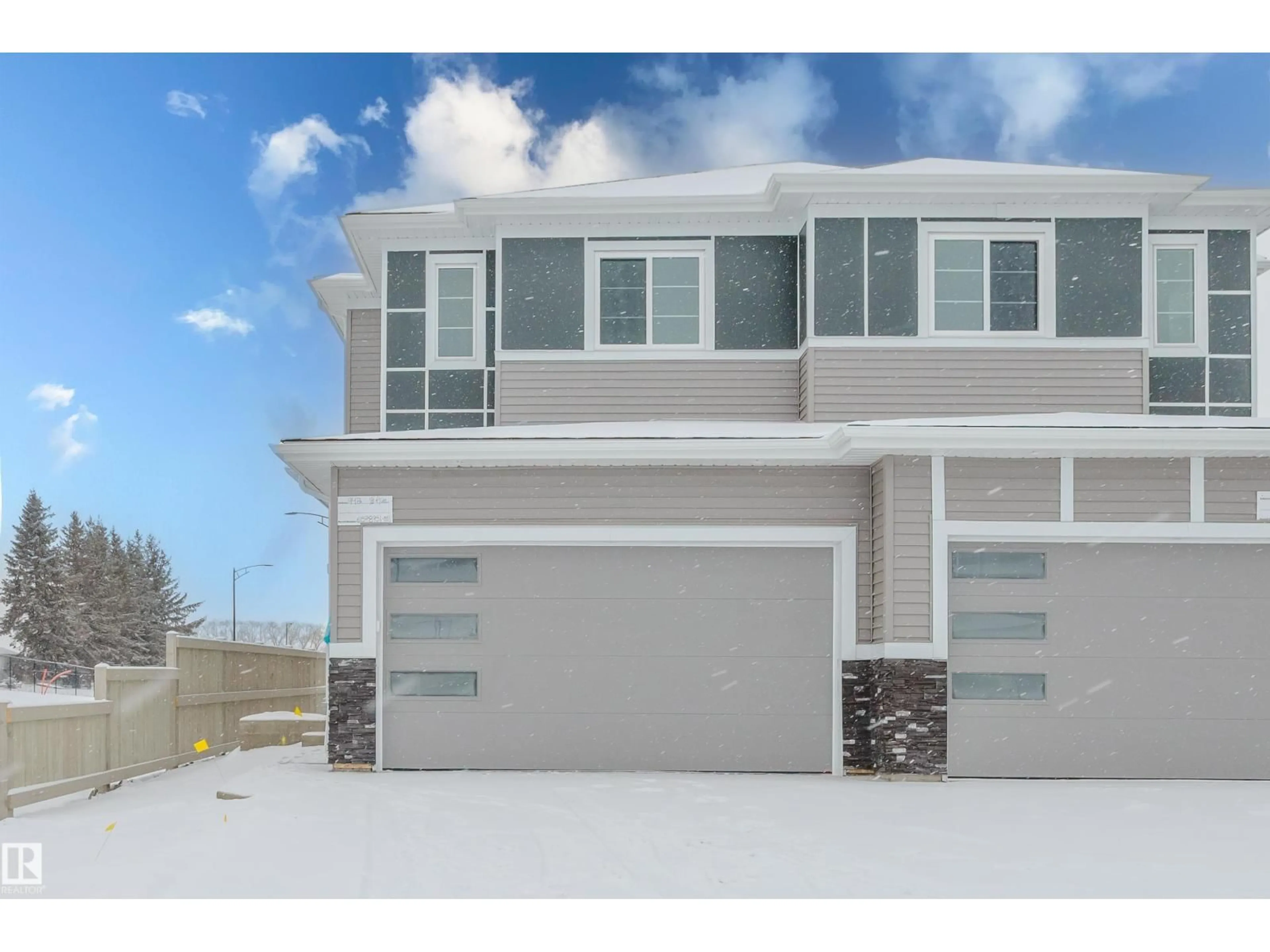 Home with vinyl exterior material, street for 942 18 AV, Edmonton Alberta T6T2X3