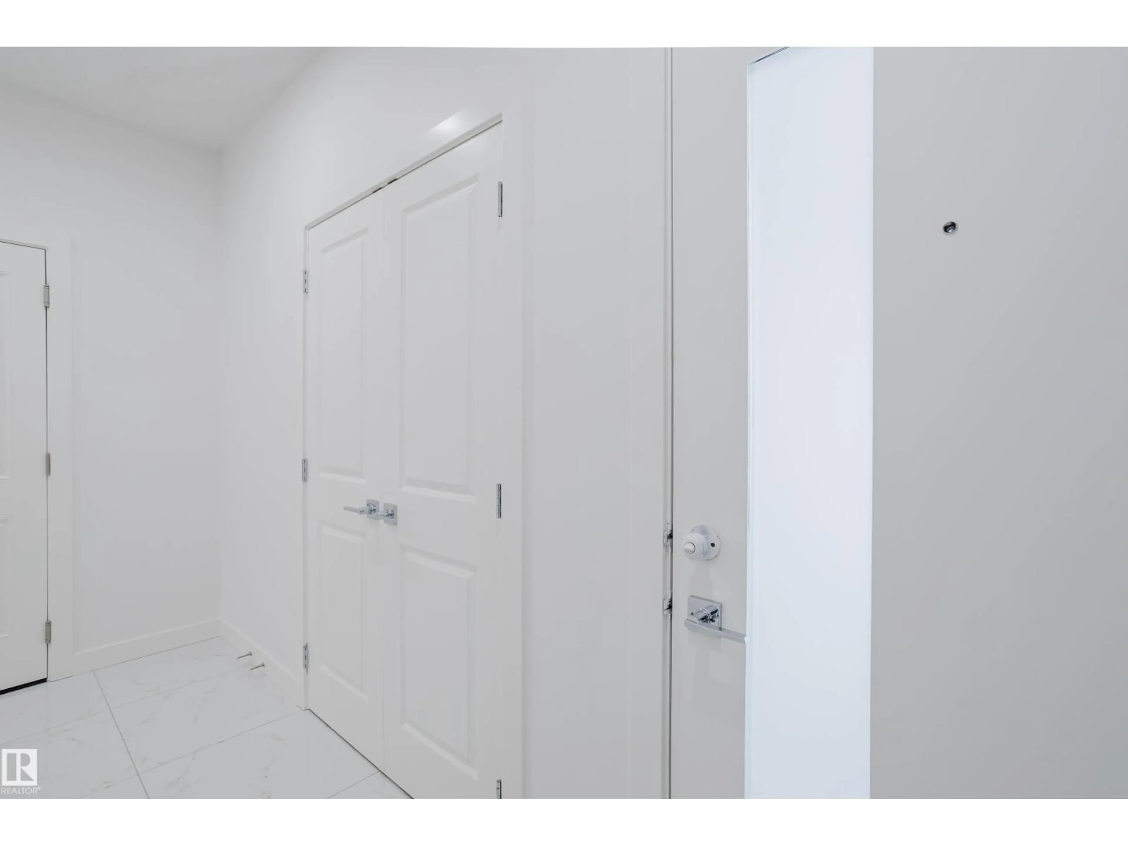 Unknown for 942 18 AV, Edmonton Alberta T6T2X3