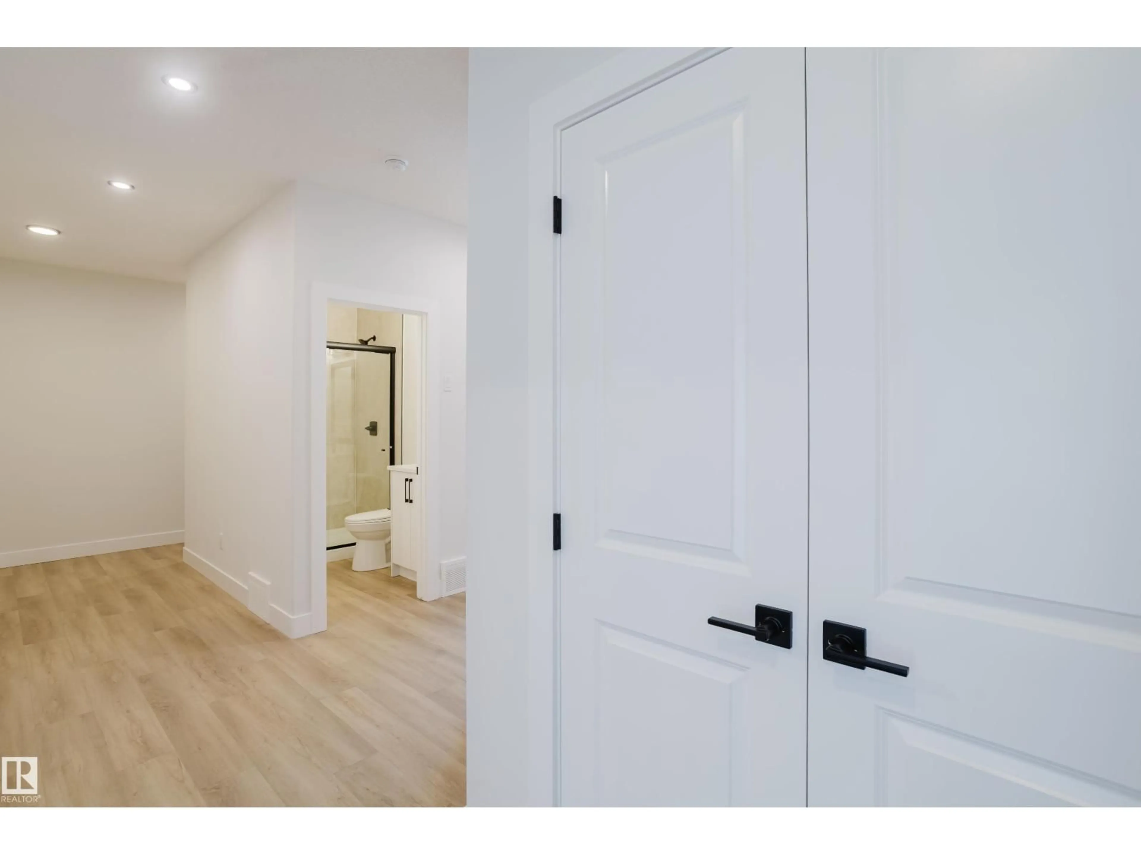 Indoor entryway for 222 EDGEMONT GREEN GR, Edmonton Alberta T6M3J6