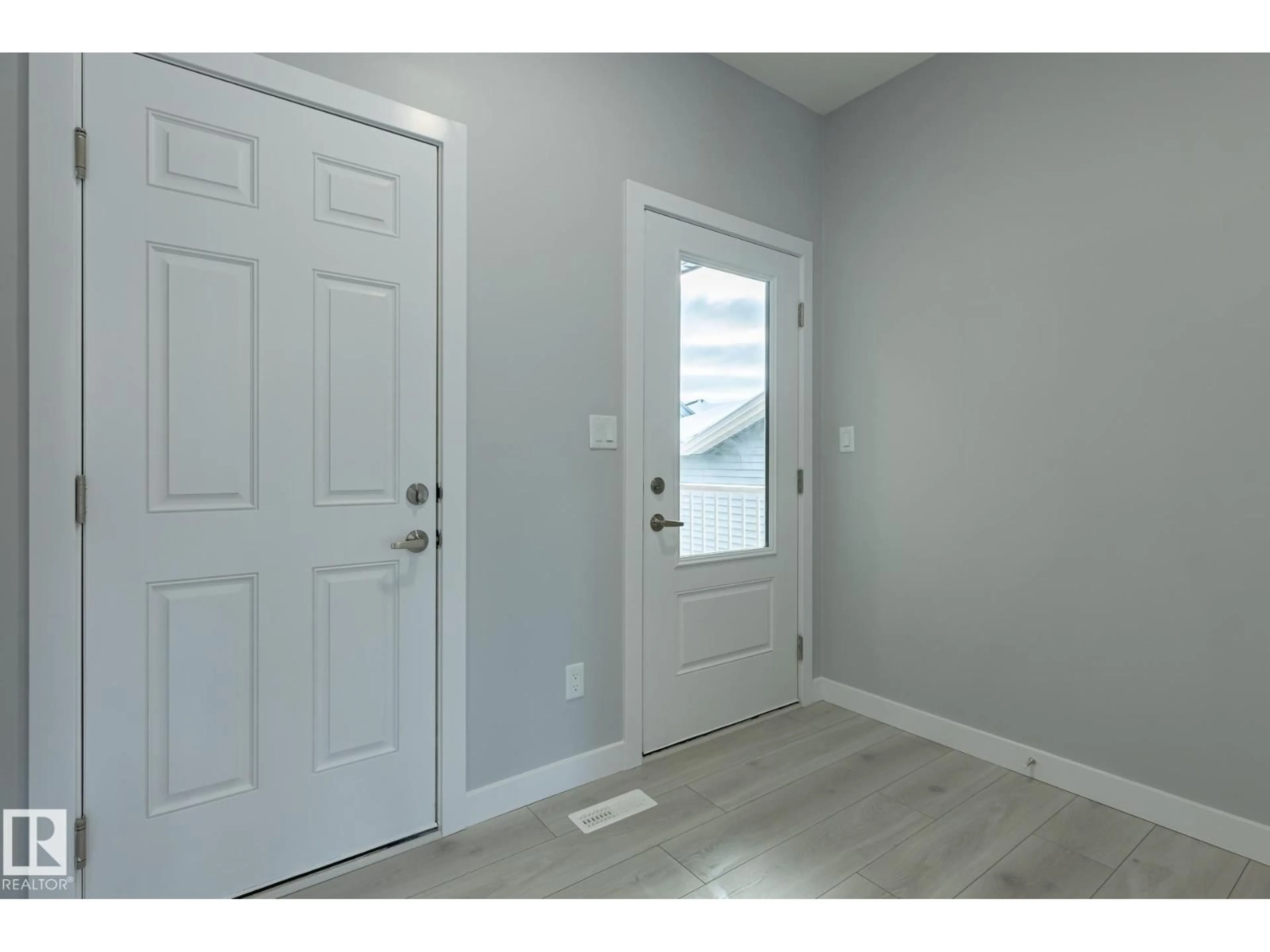 Indoor entryway for SW - 307 27 ST, Edmonton Alberta T6X3H9