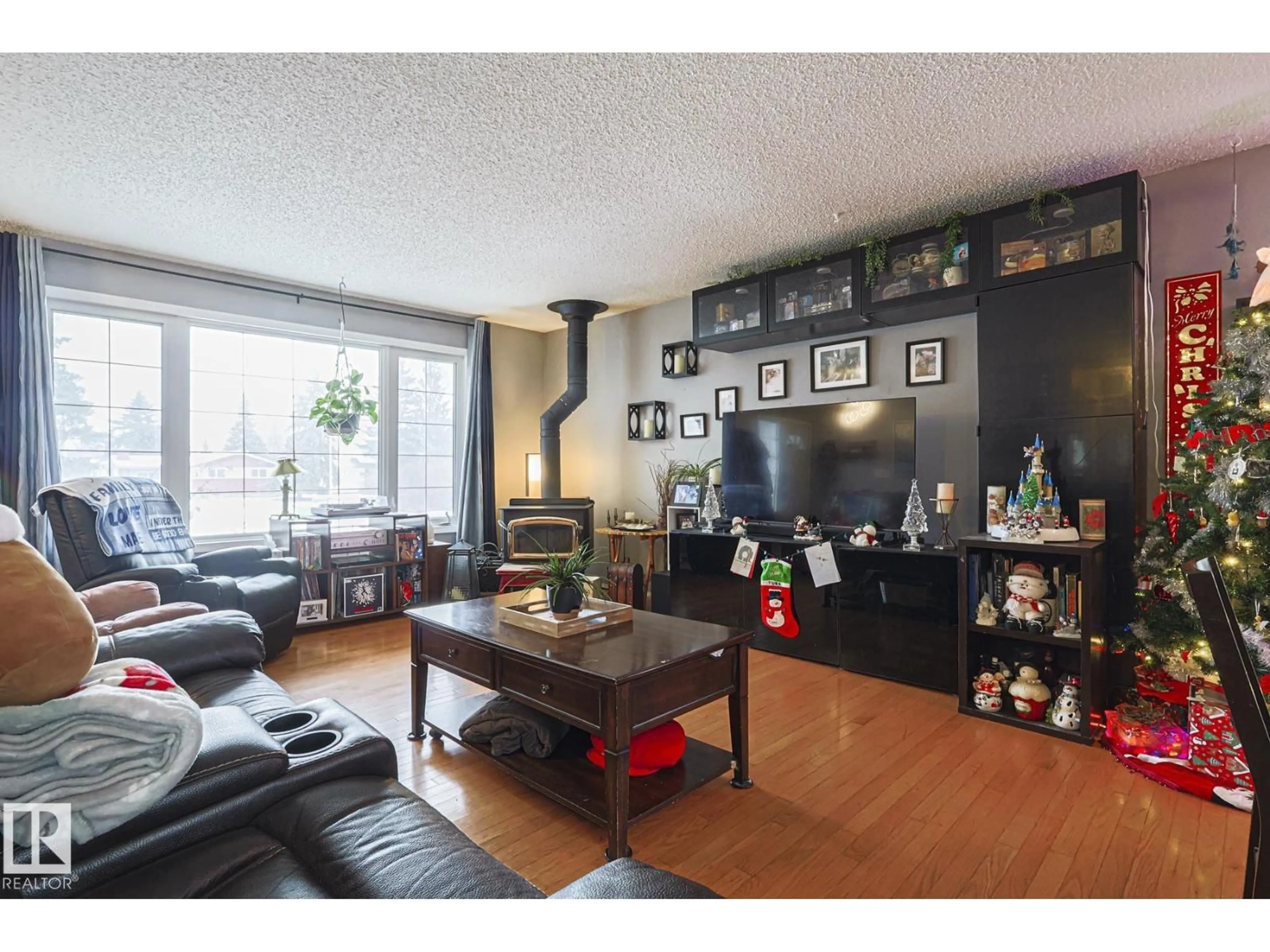 Living room with furniture, wood/laminate floor for NW - 4032 77 ST, Edmonton Alberta T6K0X6